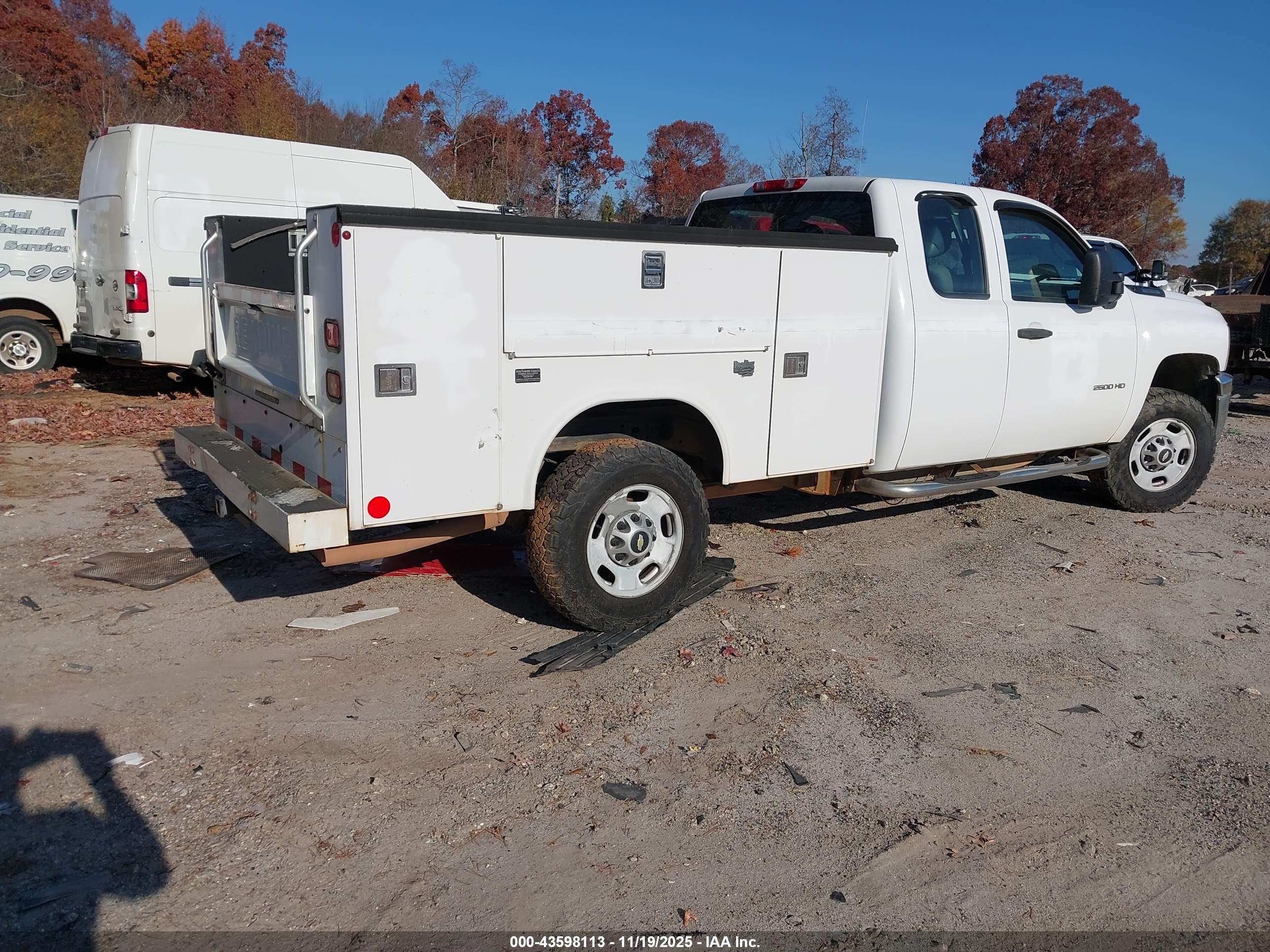 CHEVROLET SILVERADO image 4