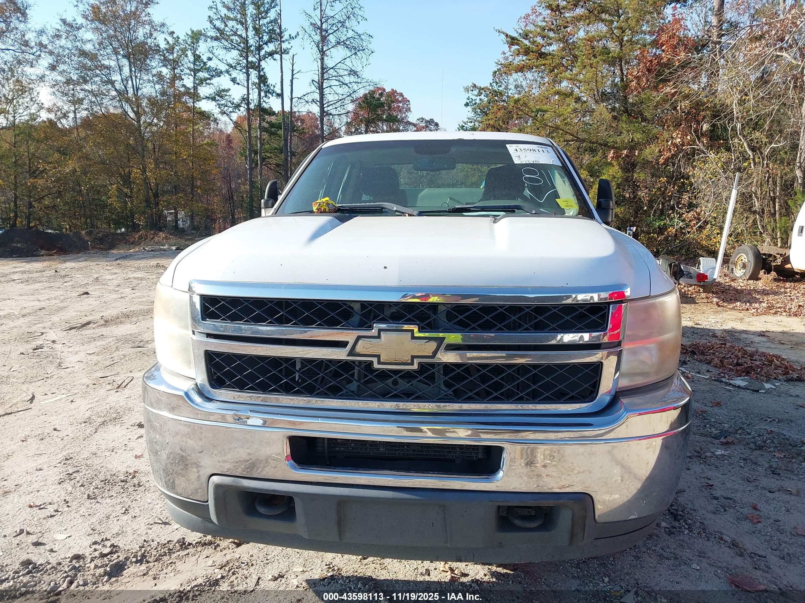 CHEVROLET SILVERADO image 6