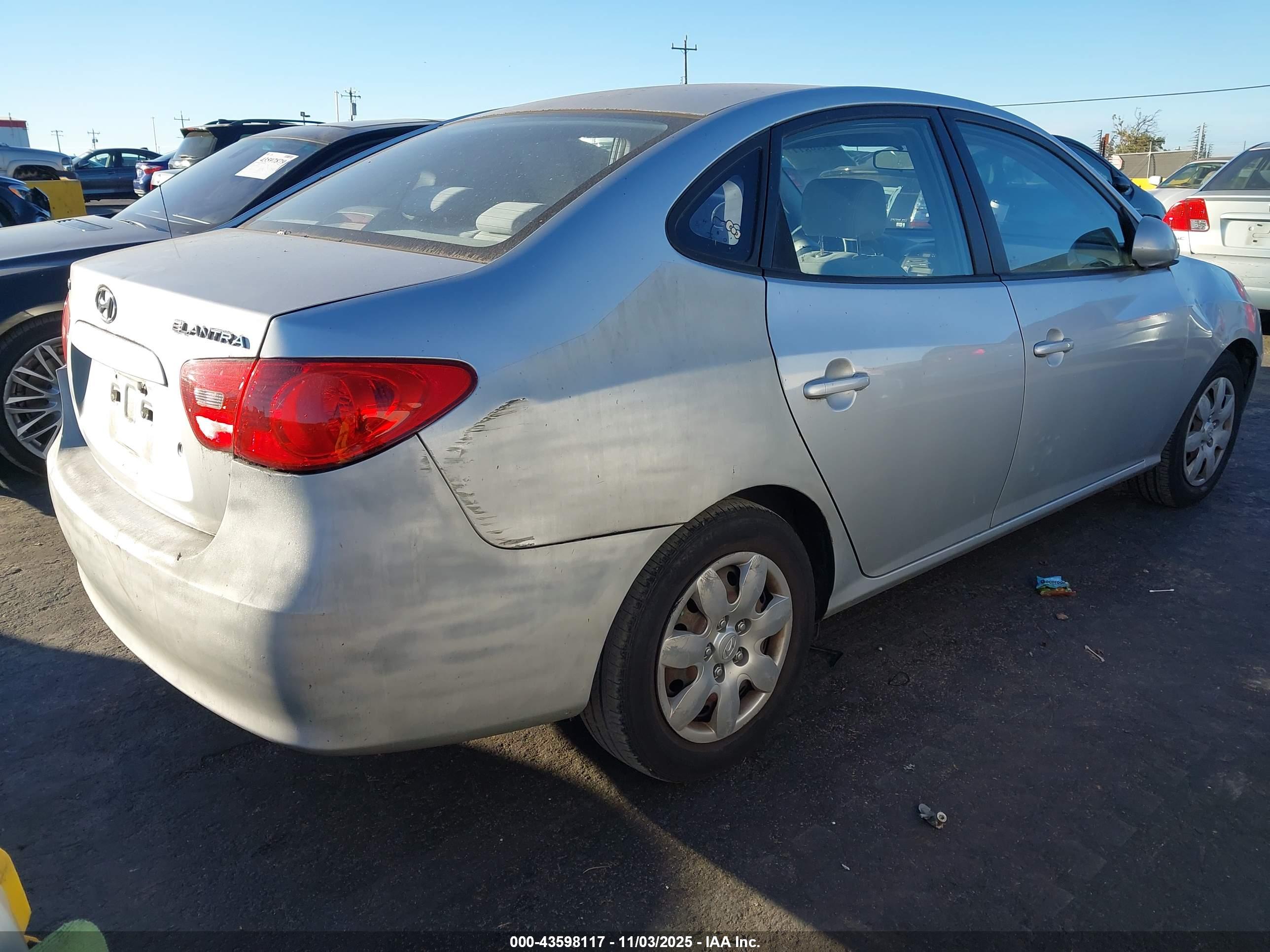 HYUNDAI ELANTRA image 4