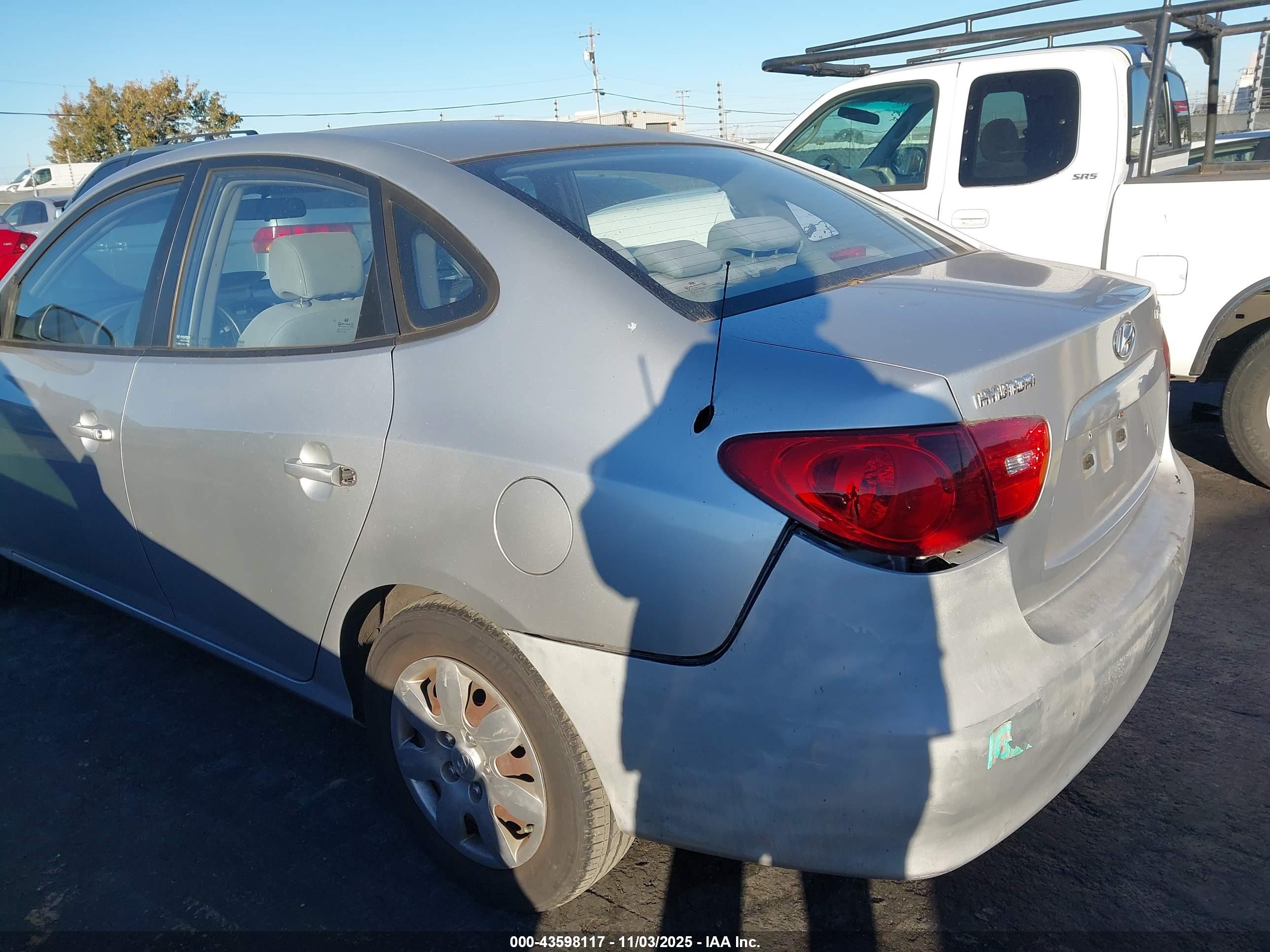 HYUNDAI ELANTRA image 6