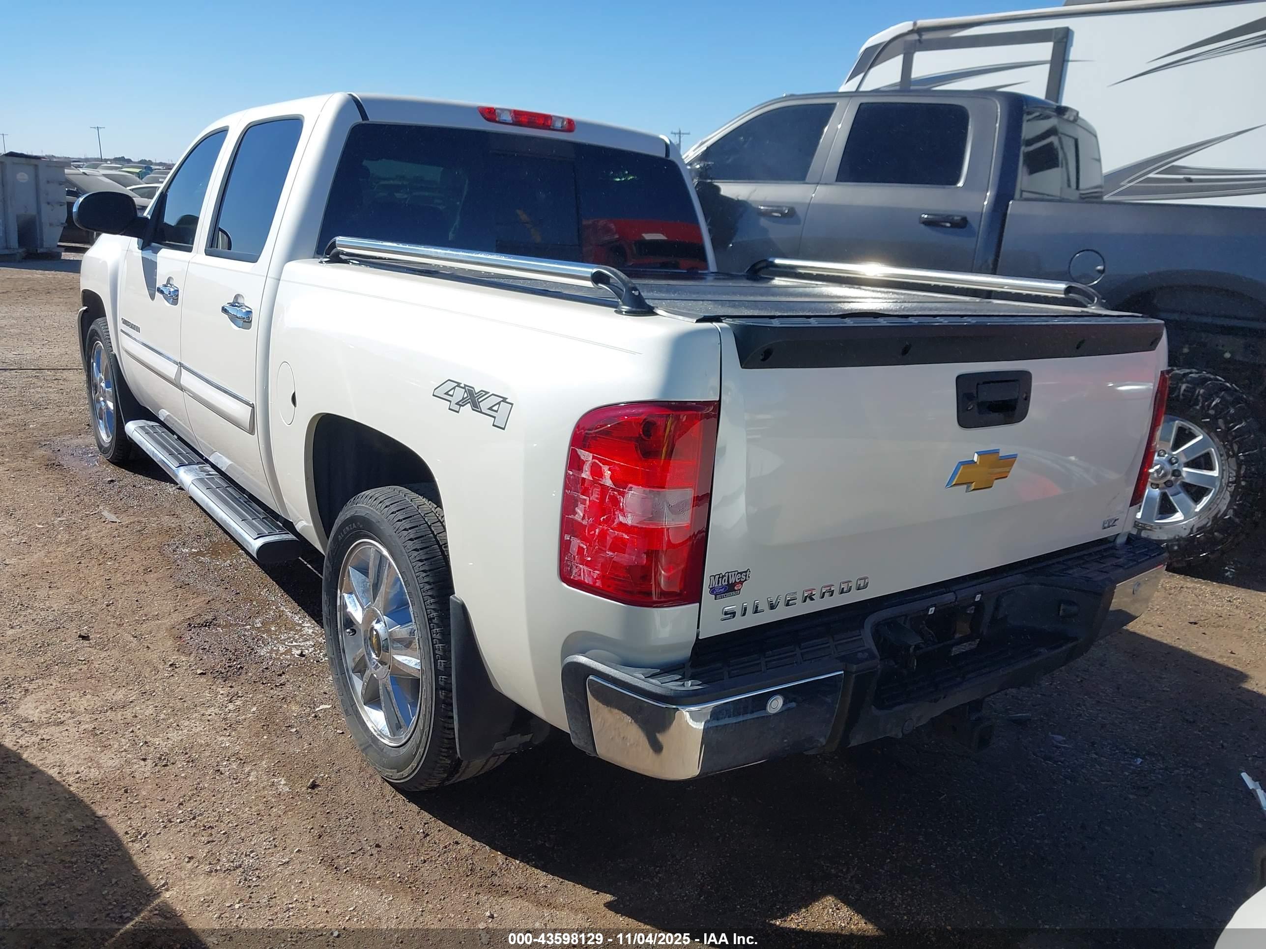 CHEVROLET SILVERADO image 3