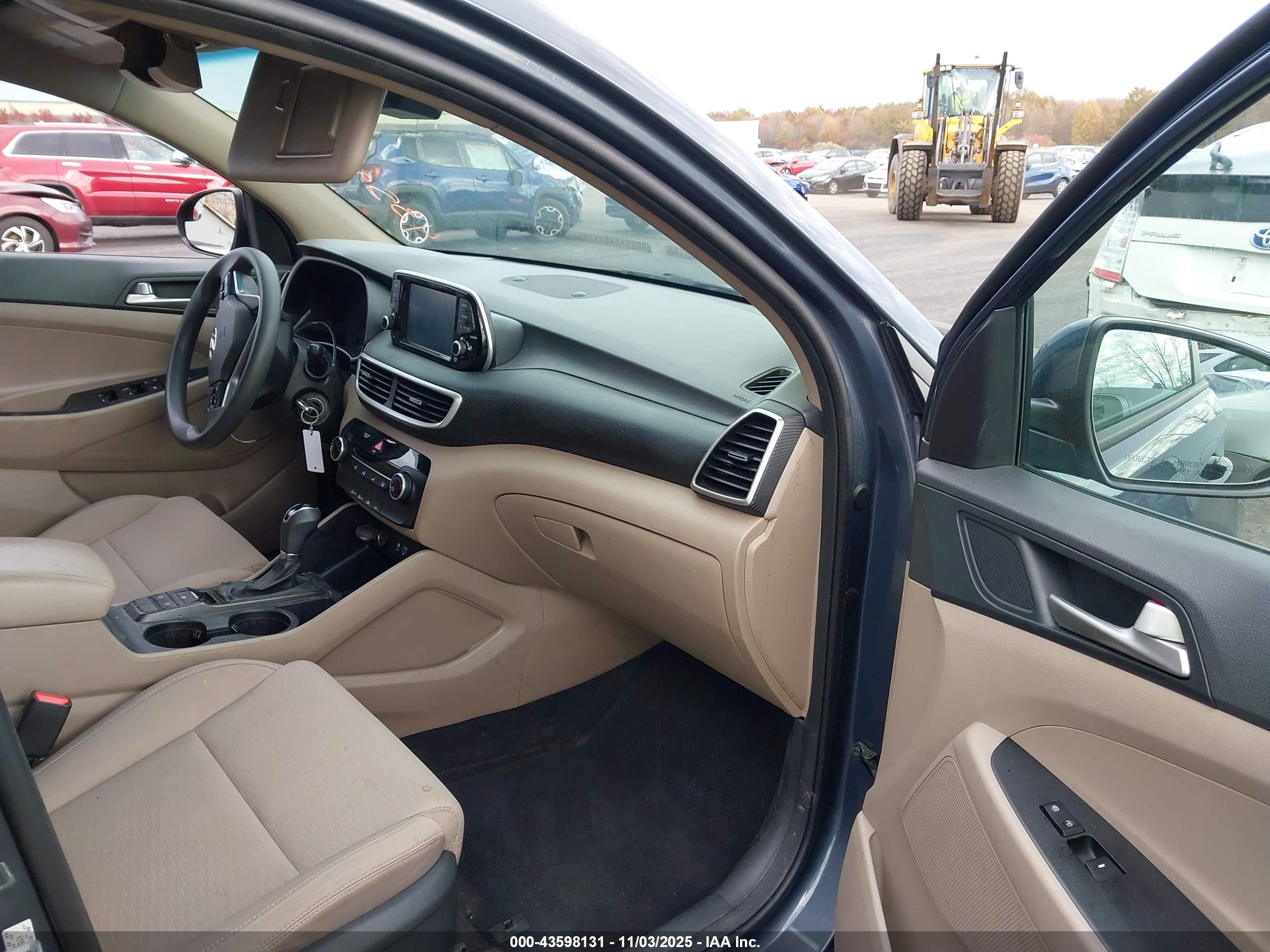 HYUNDAI TUCSON image 5
