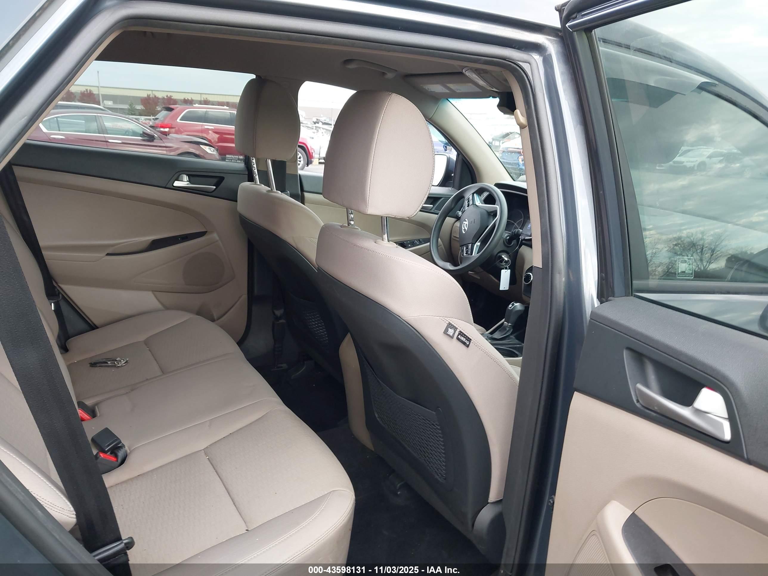 HYUNDAI TUCSON image 8