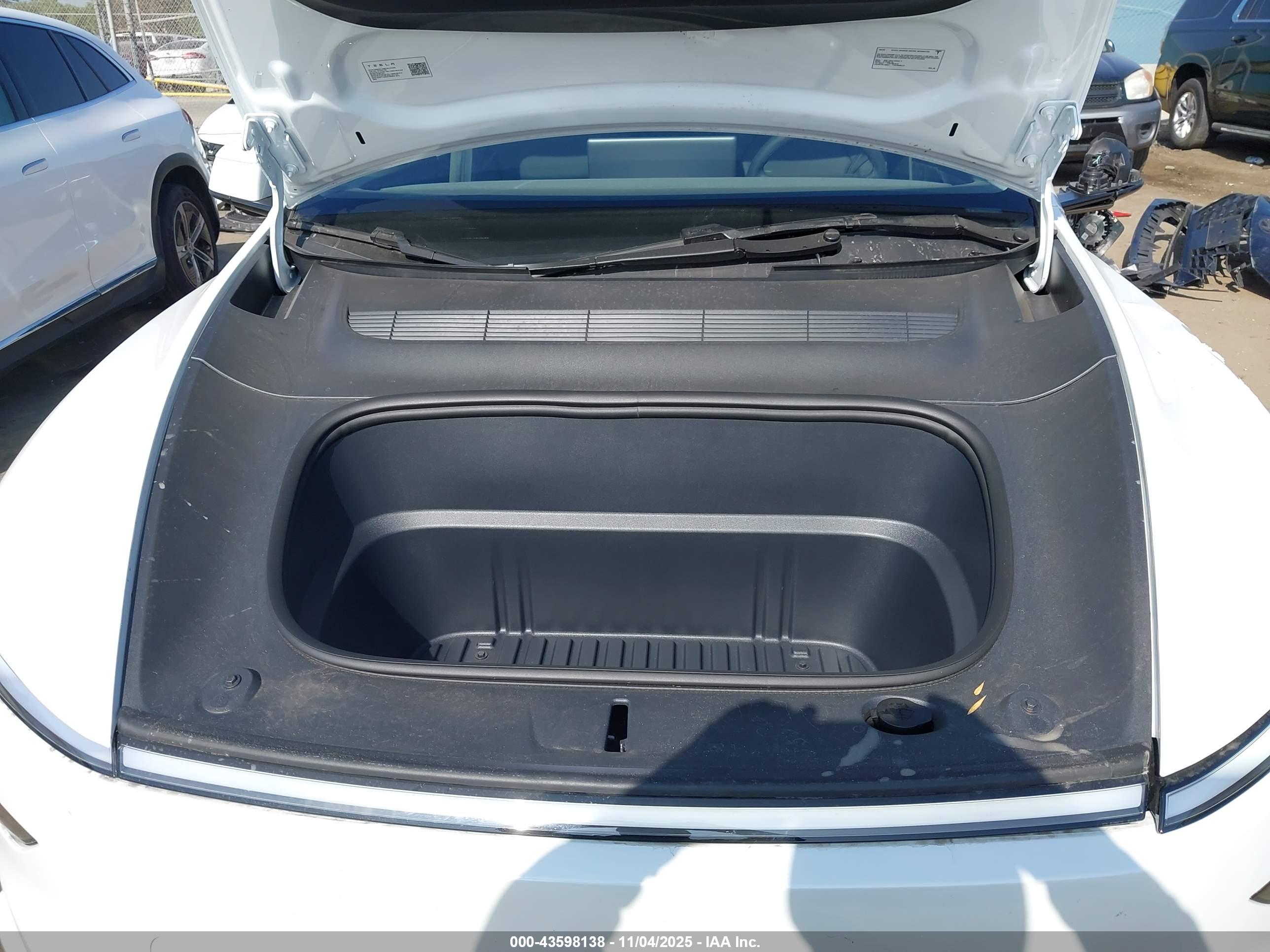 TESLA MODEL image 10