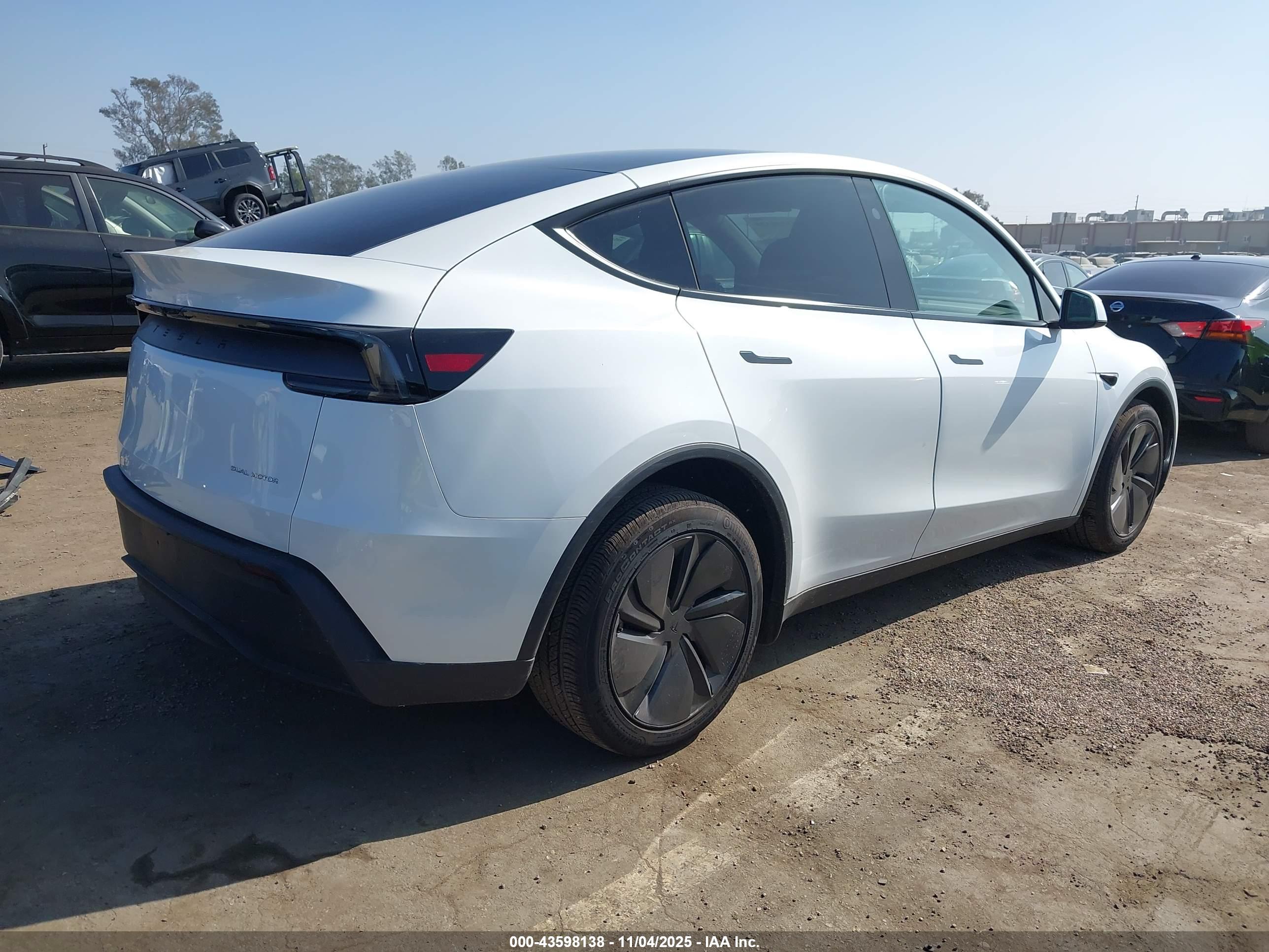 TESLA MODEL image 4
