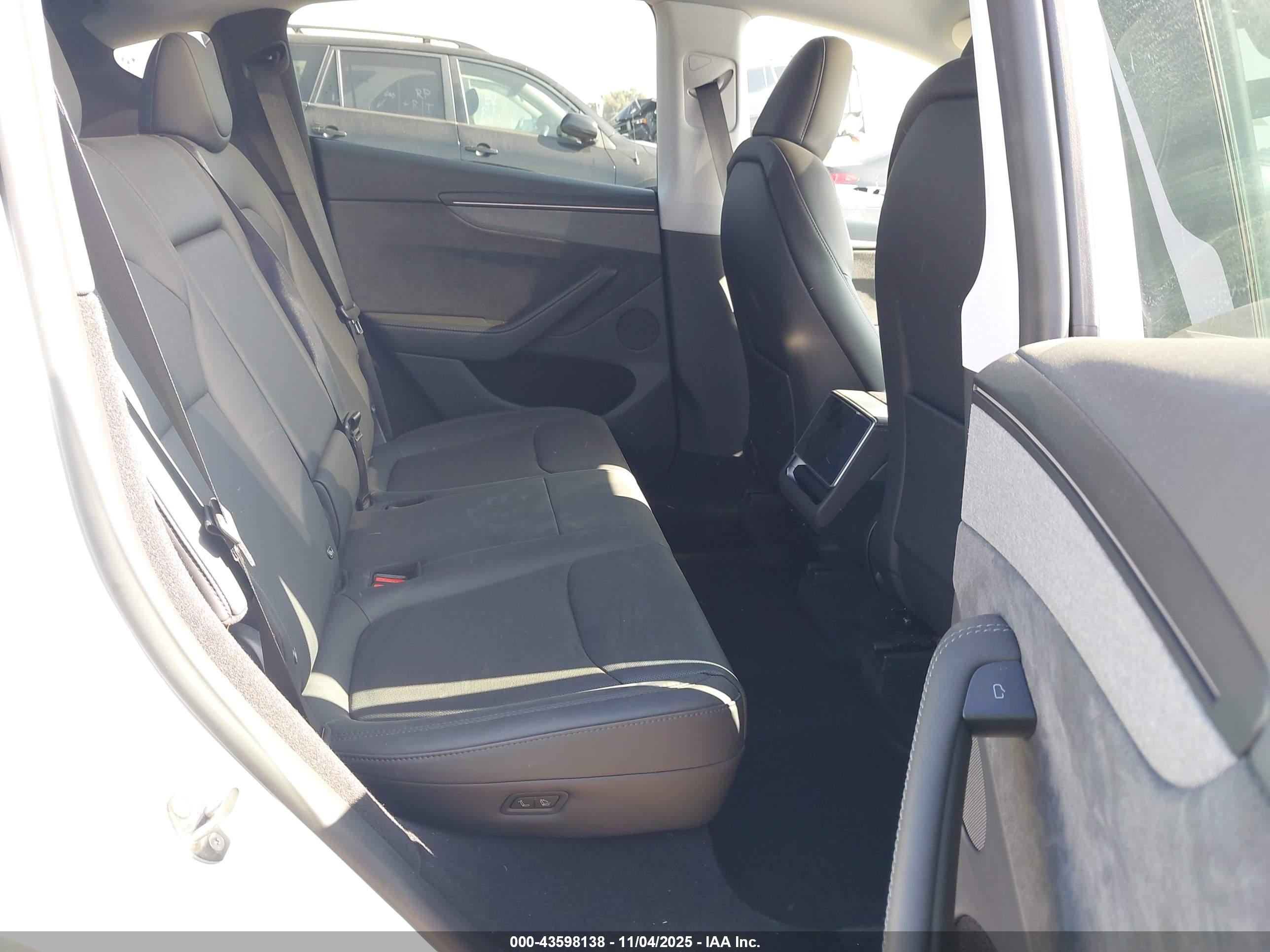 TESLA MODEL image 8