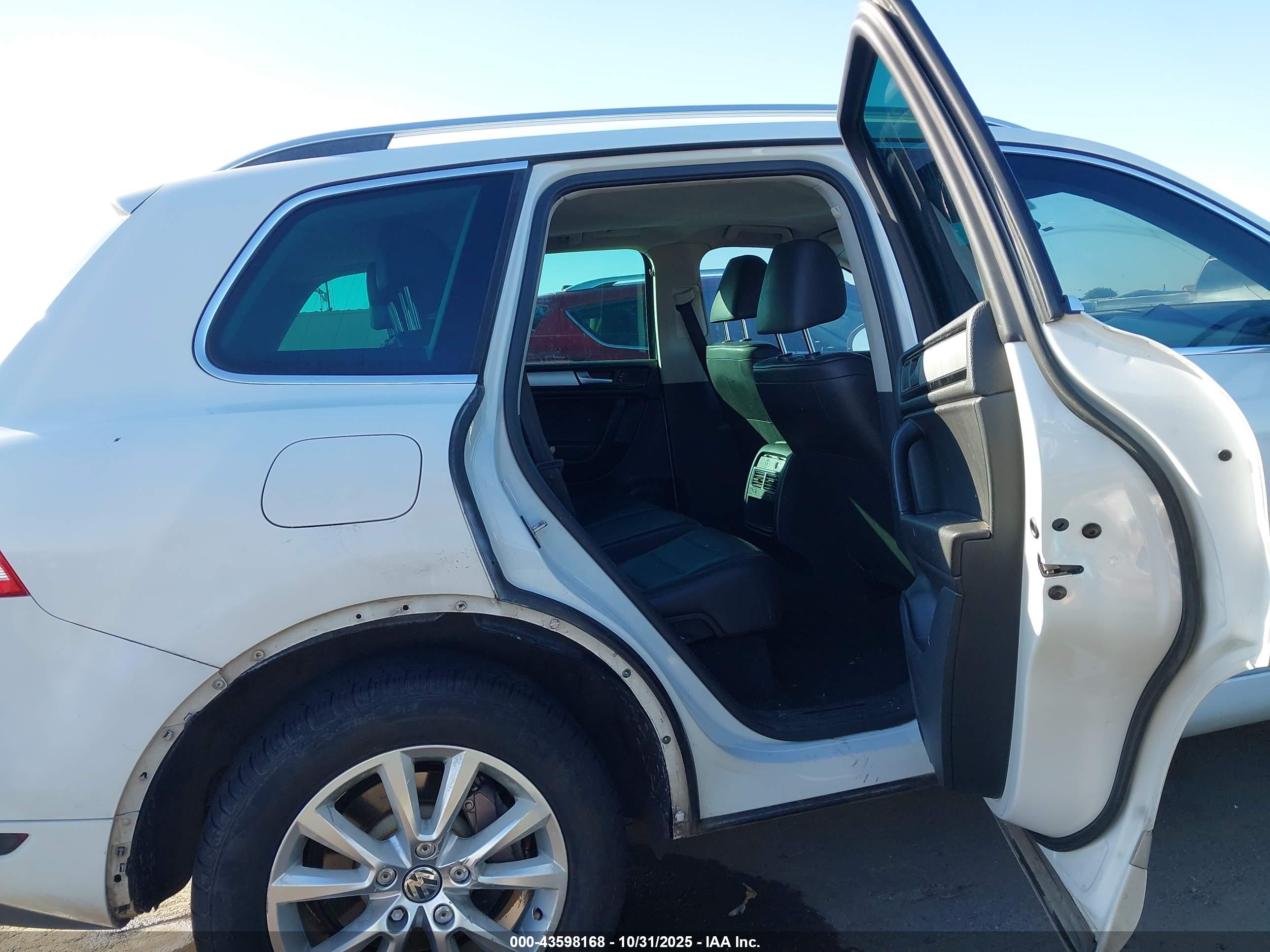 VOLKSWAGEN TOUAREG image 8