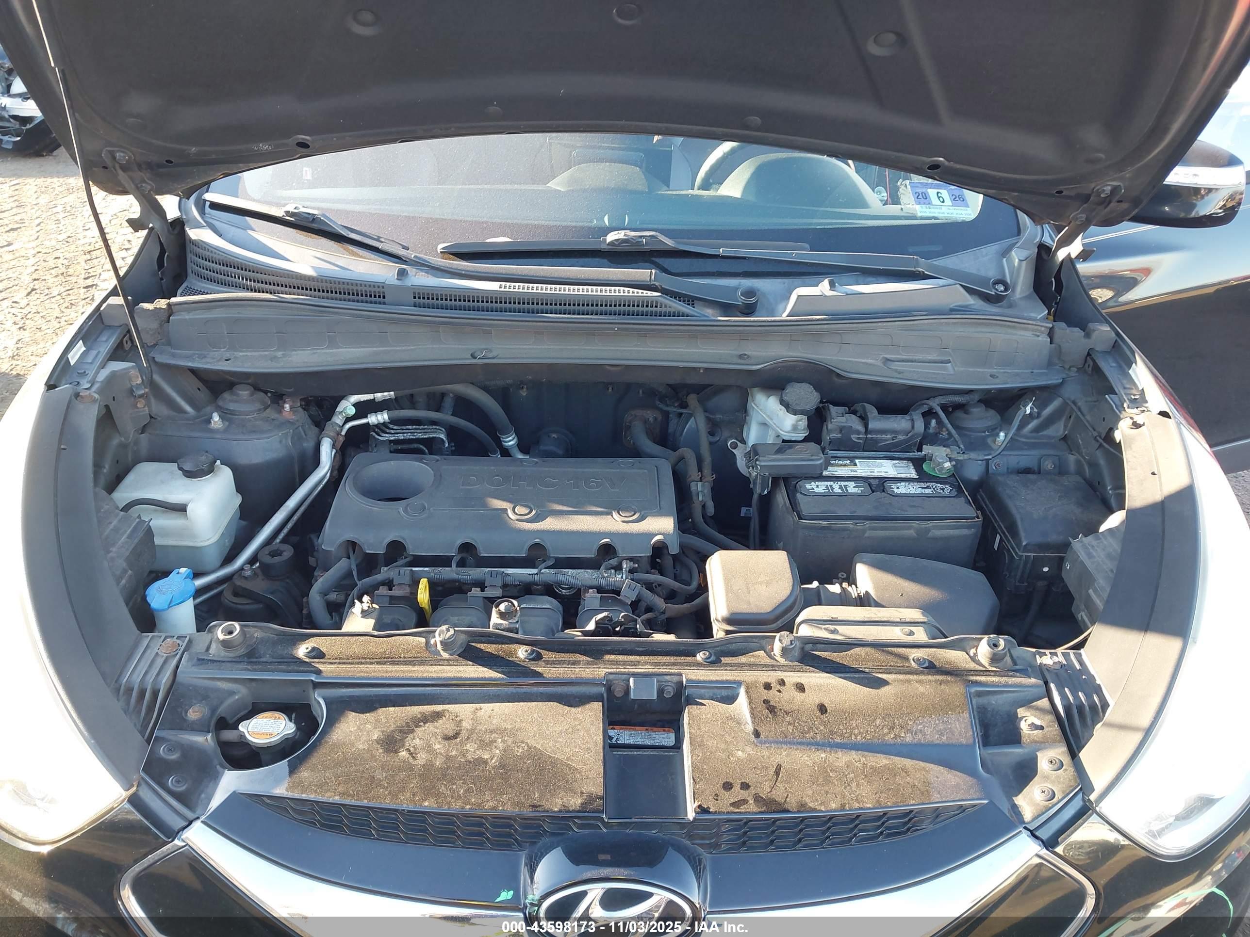 HYUNDAI TUCSON image 10
