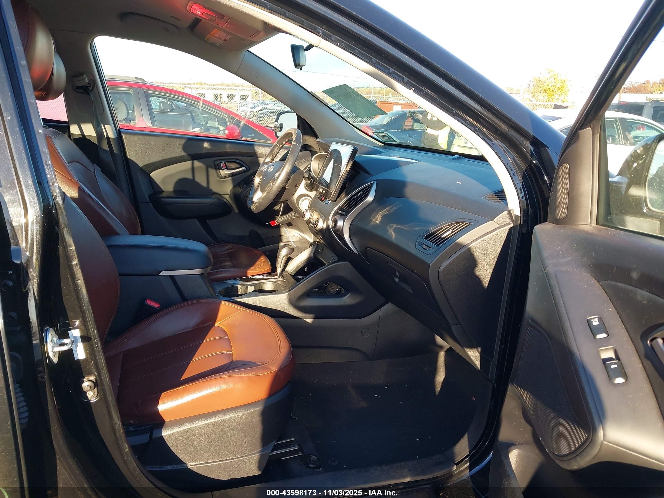 HYUNDAI TUCSON image 5