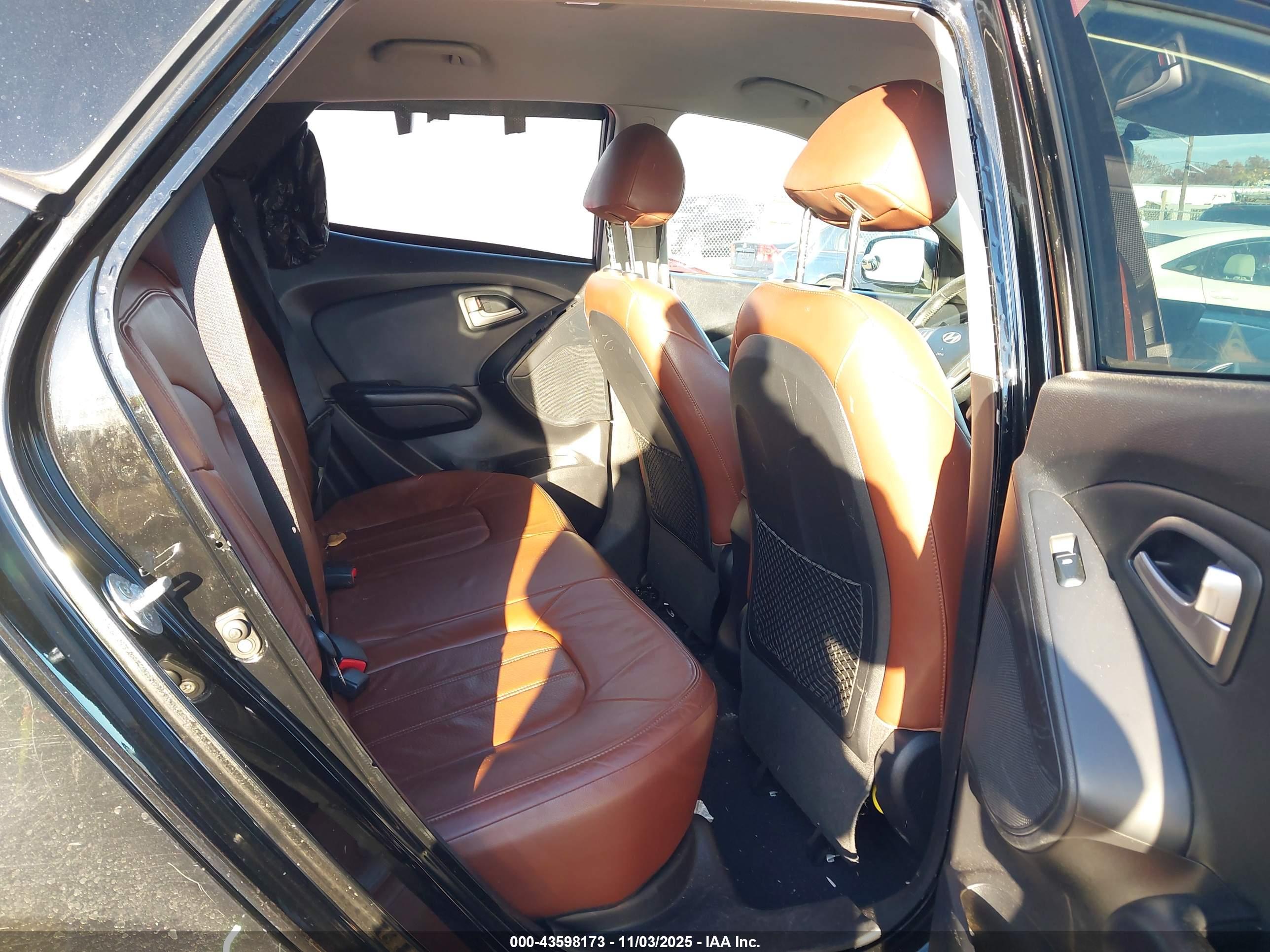 HYUNDAI TUCSON image 8