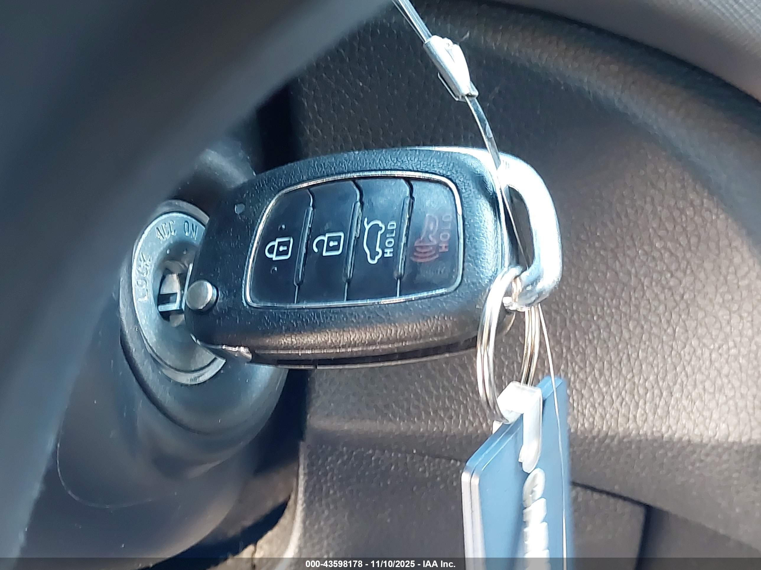 HYUNDAI SANTA image 11