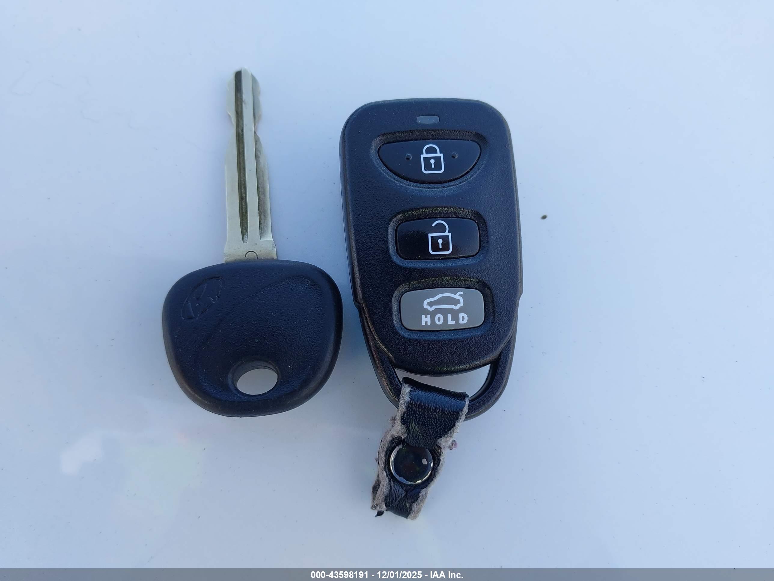 HYUNDAI ELANTRA image 11