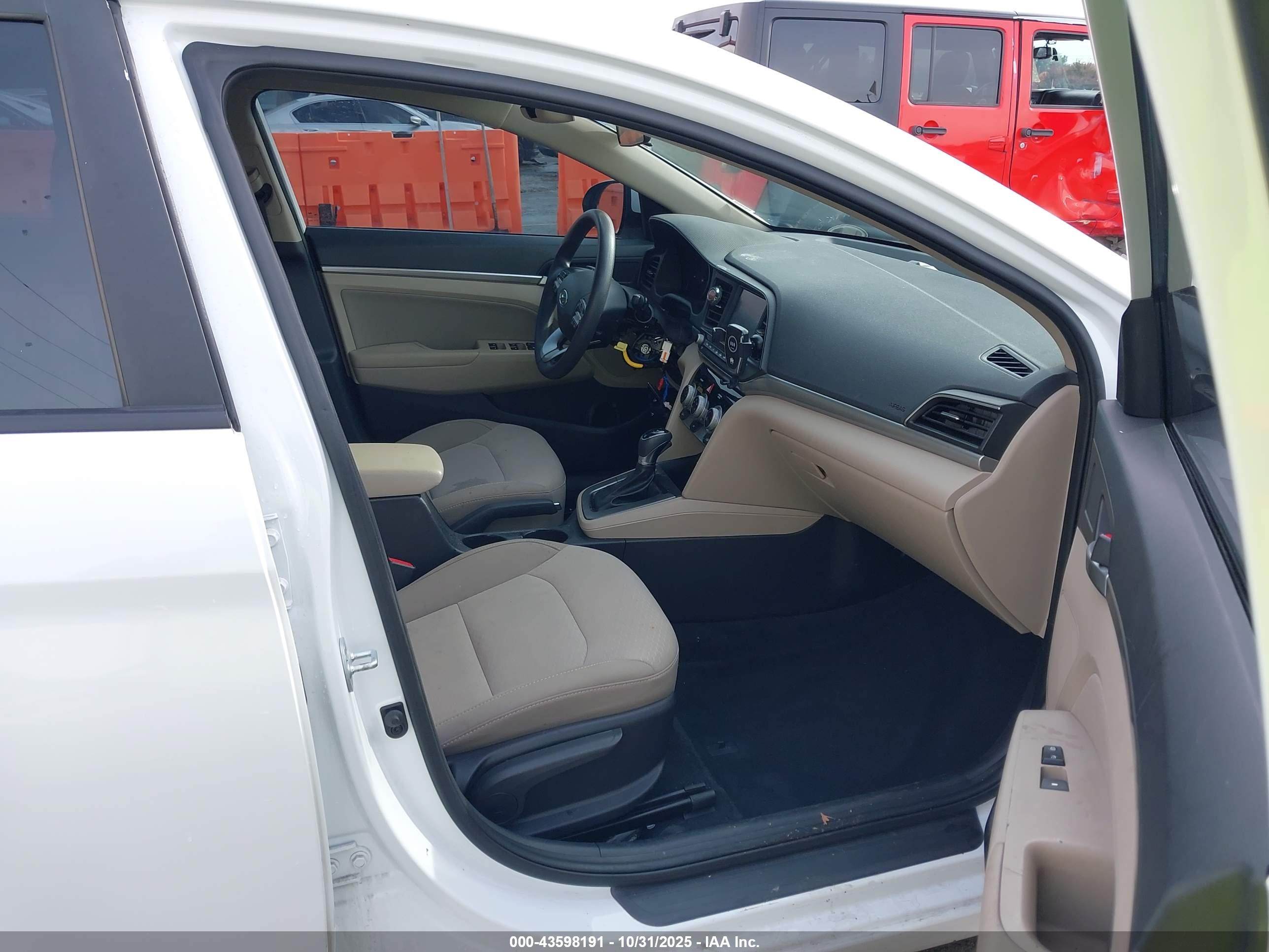 HYUNDAI ELANTRA image 5