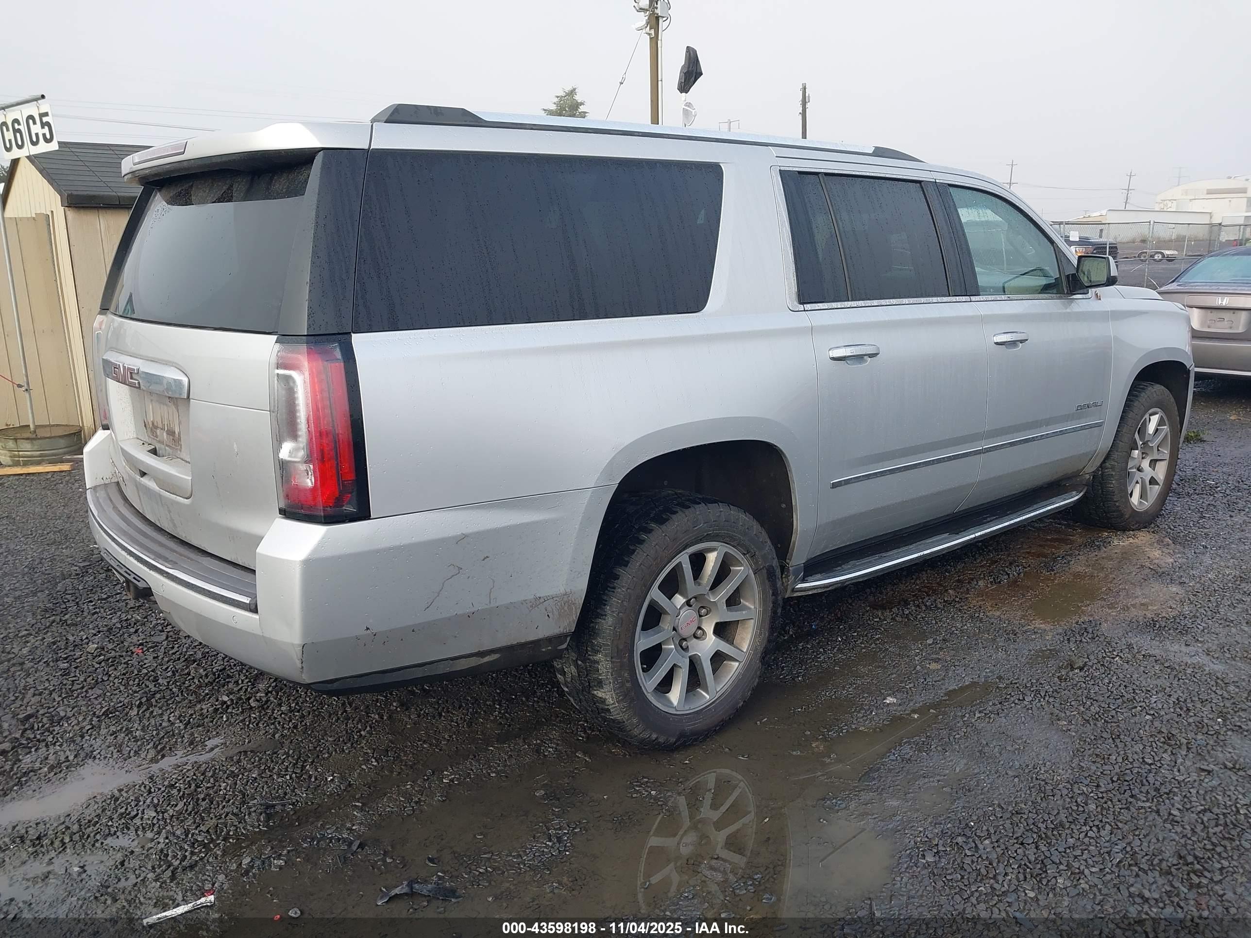 GMC YUKON image 4