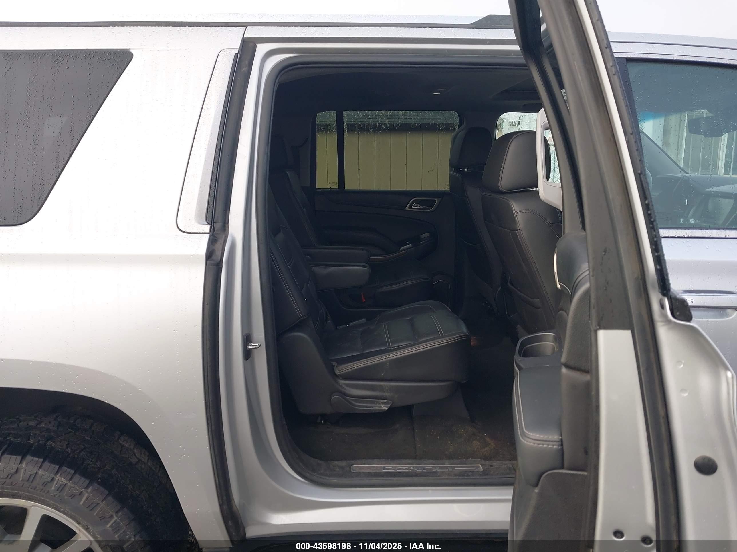 GMC YUKON image 8