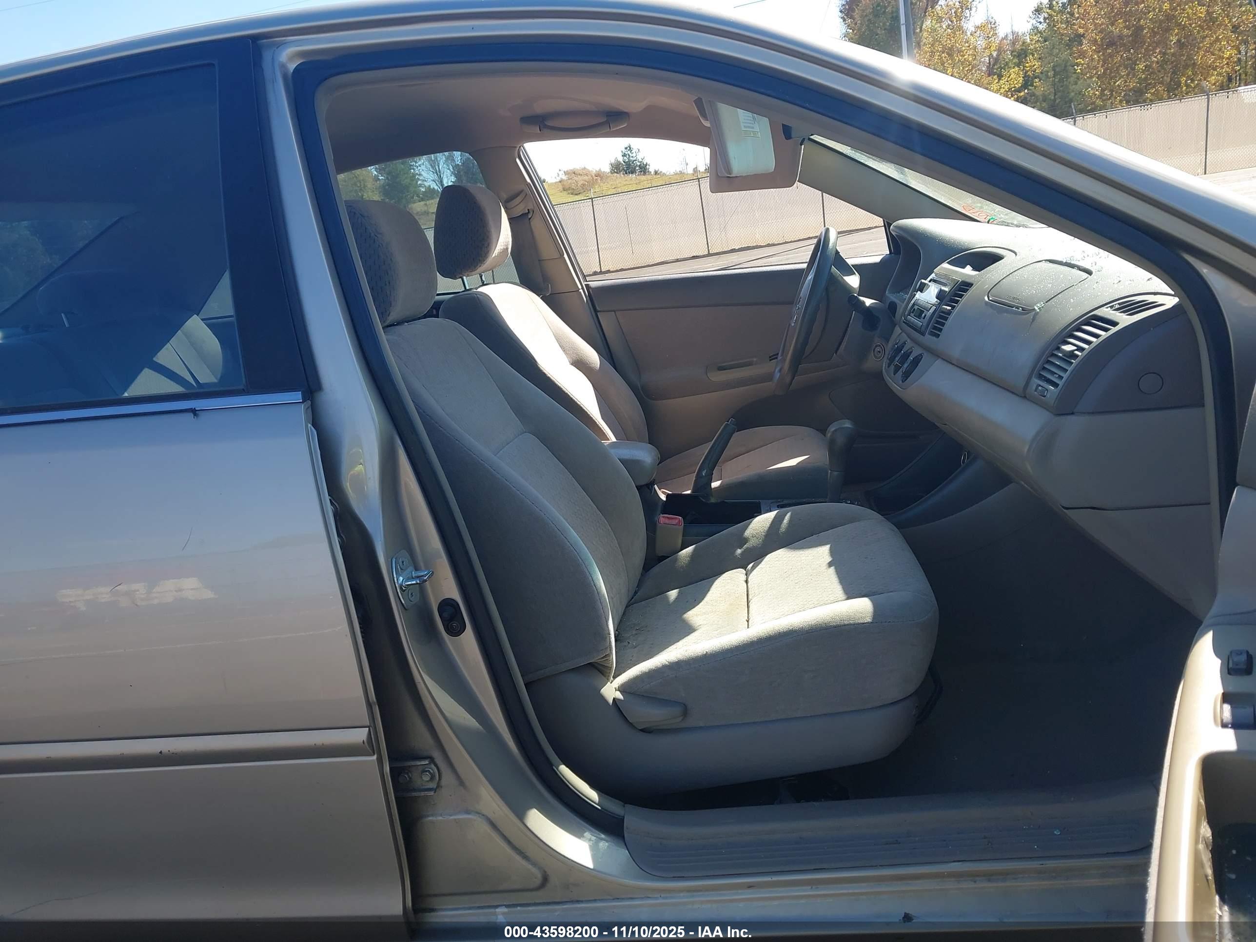 TOYOTA CAMRY image 5