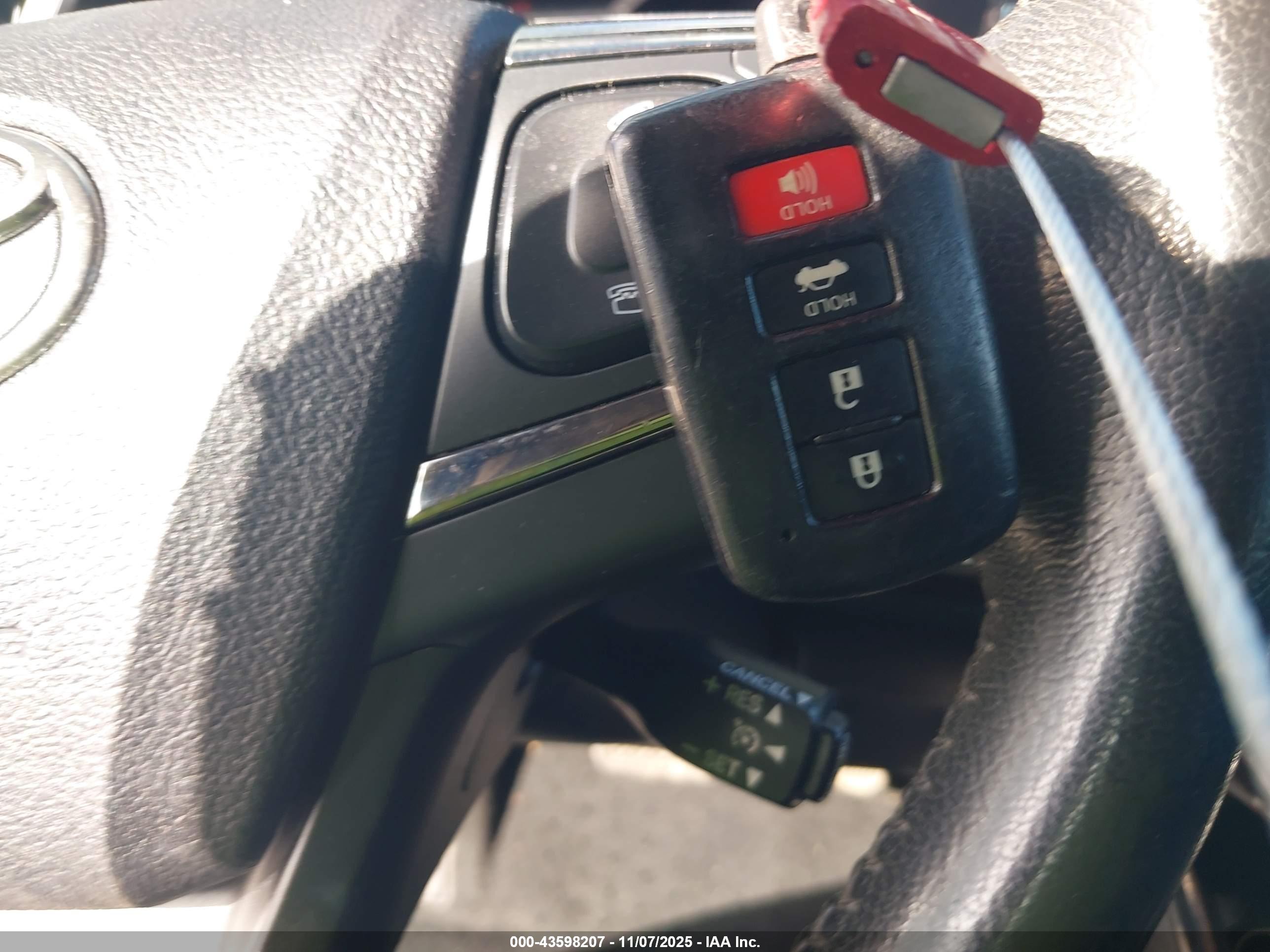 TOYOTA AVALON image 11