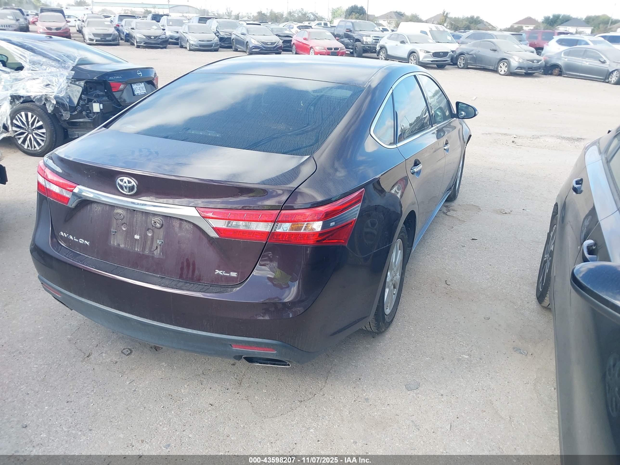 TOYOTA AVALON image 4