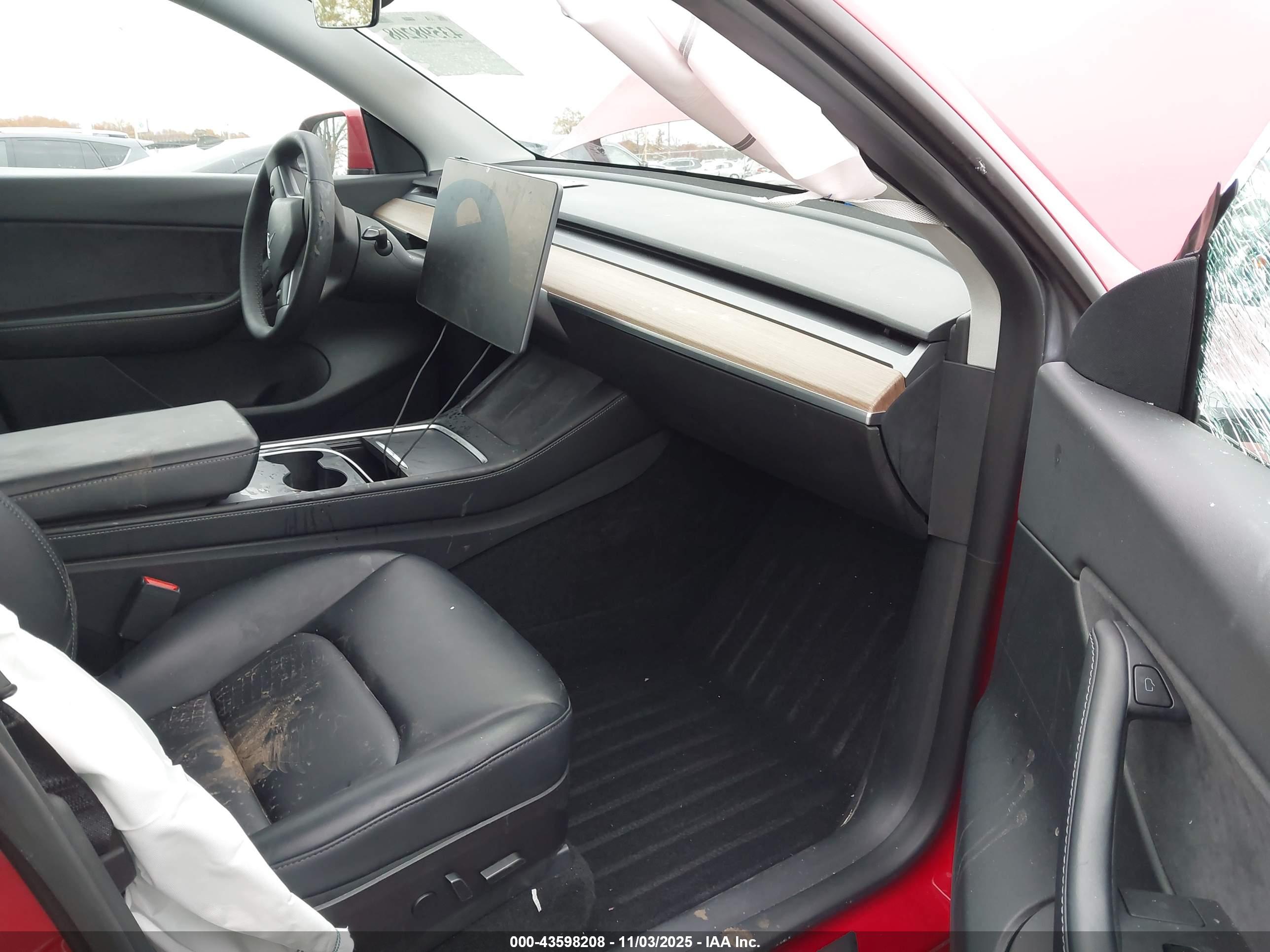 TESLA MODEL image 5