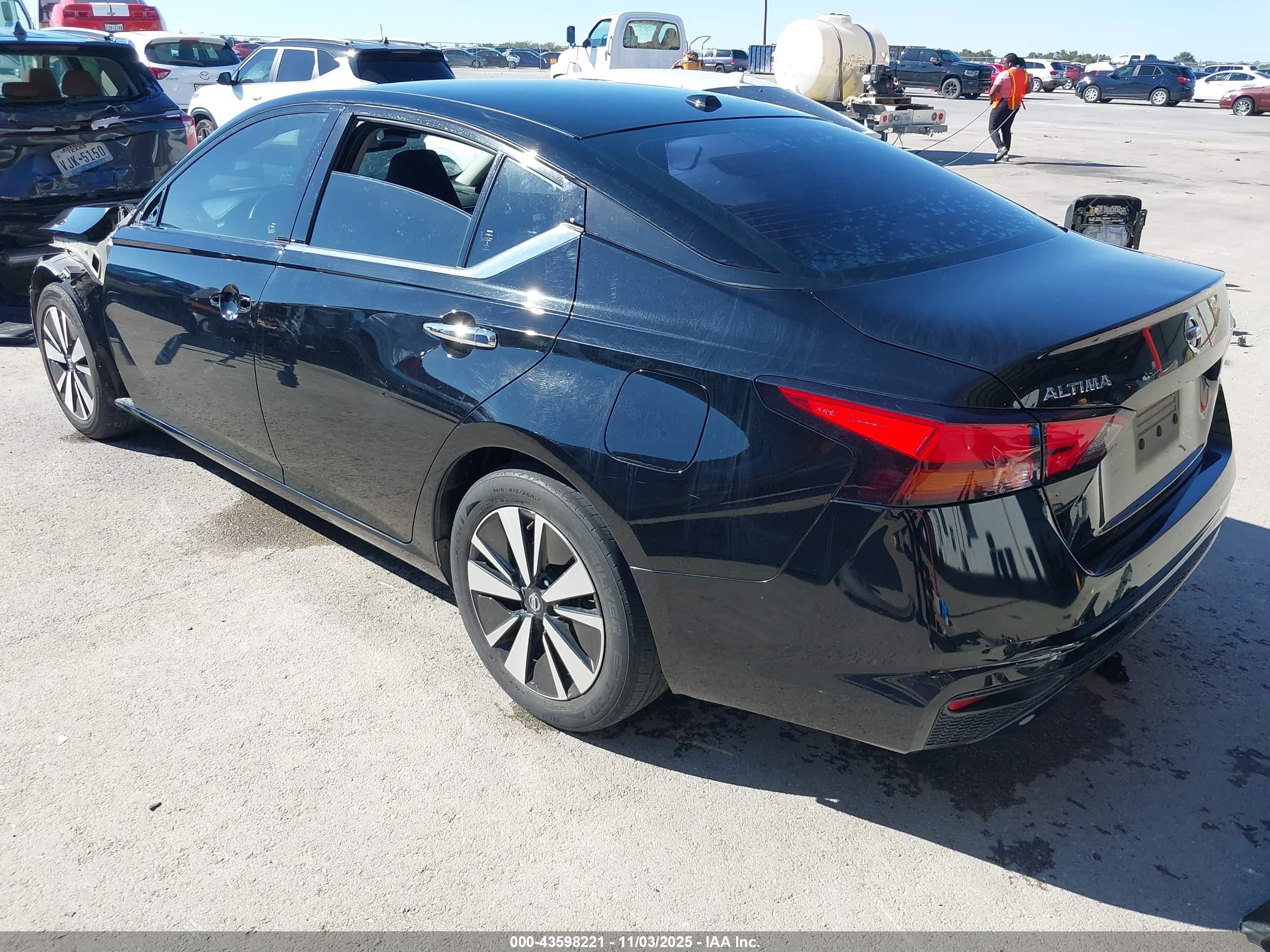 NISSAN ALTIMA image 3