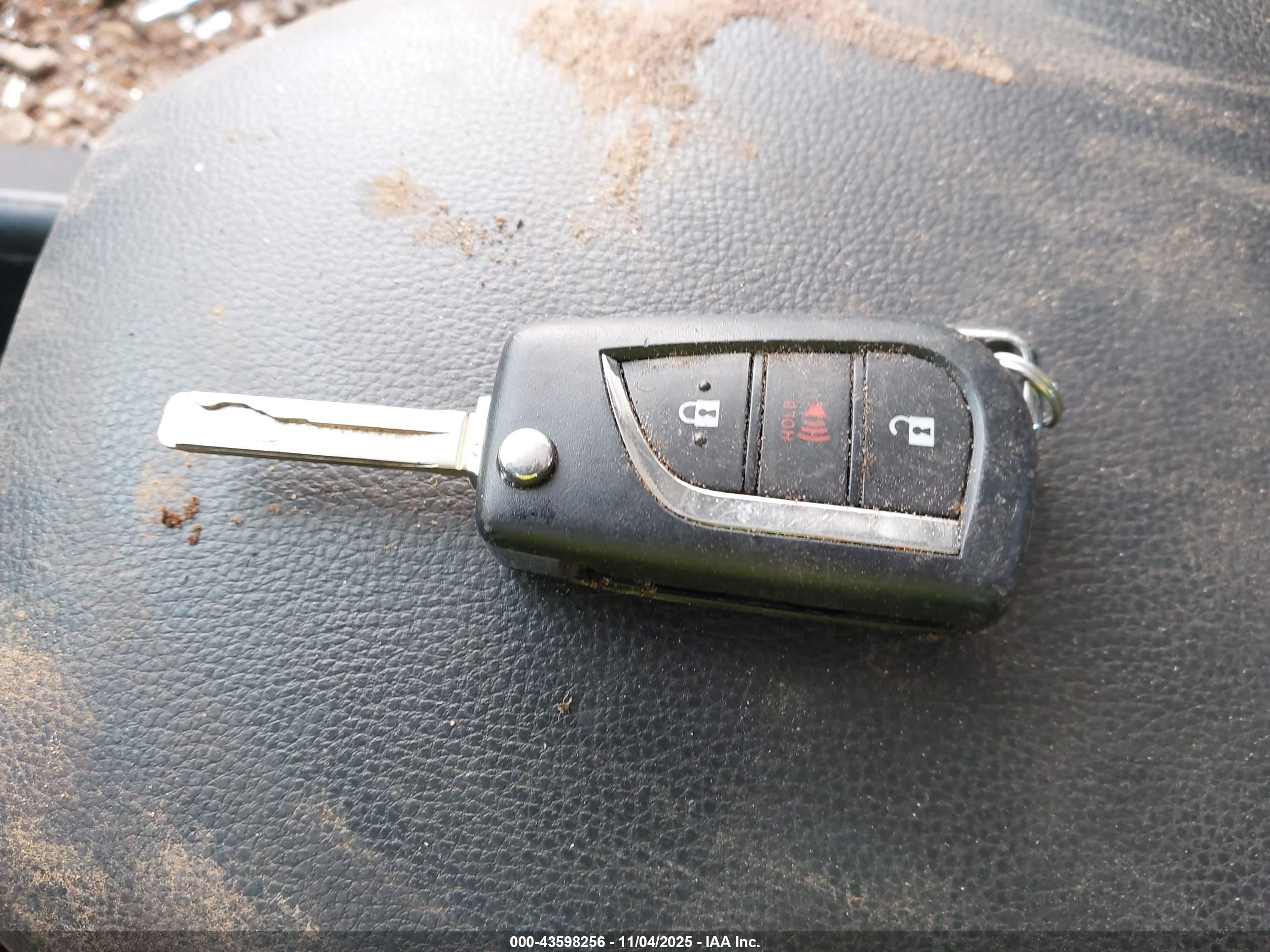 TOYOTA RAV4 image 11