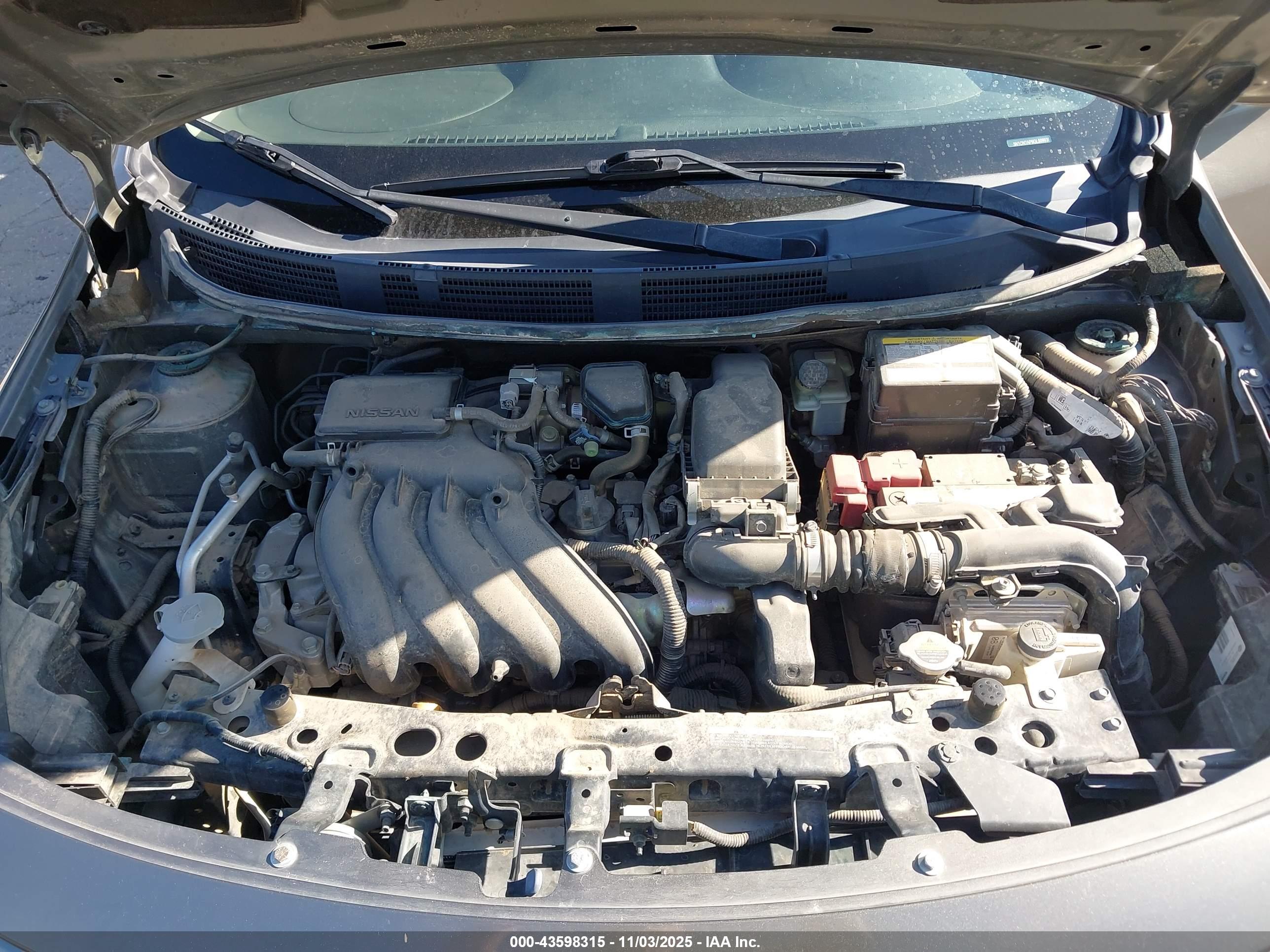 NISSAN VERSA image 10