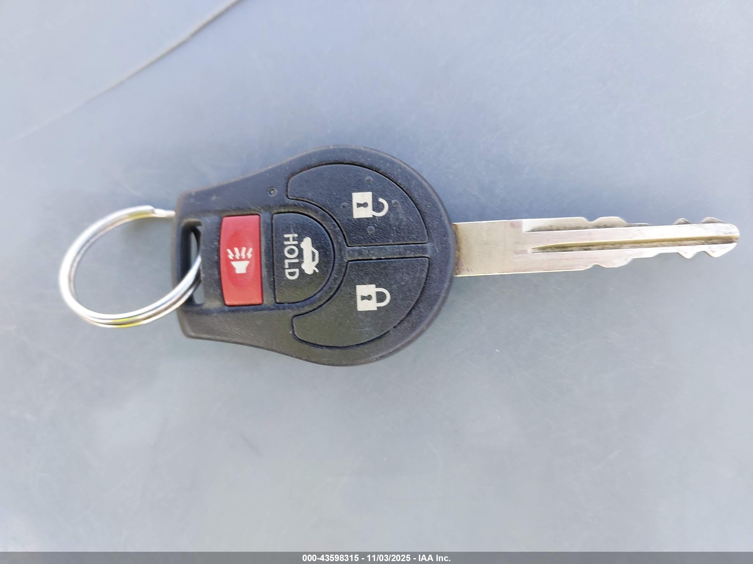 NISSAN VERSA image 11