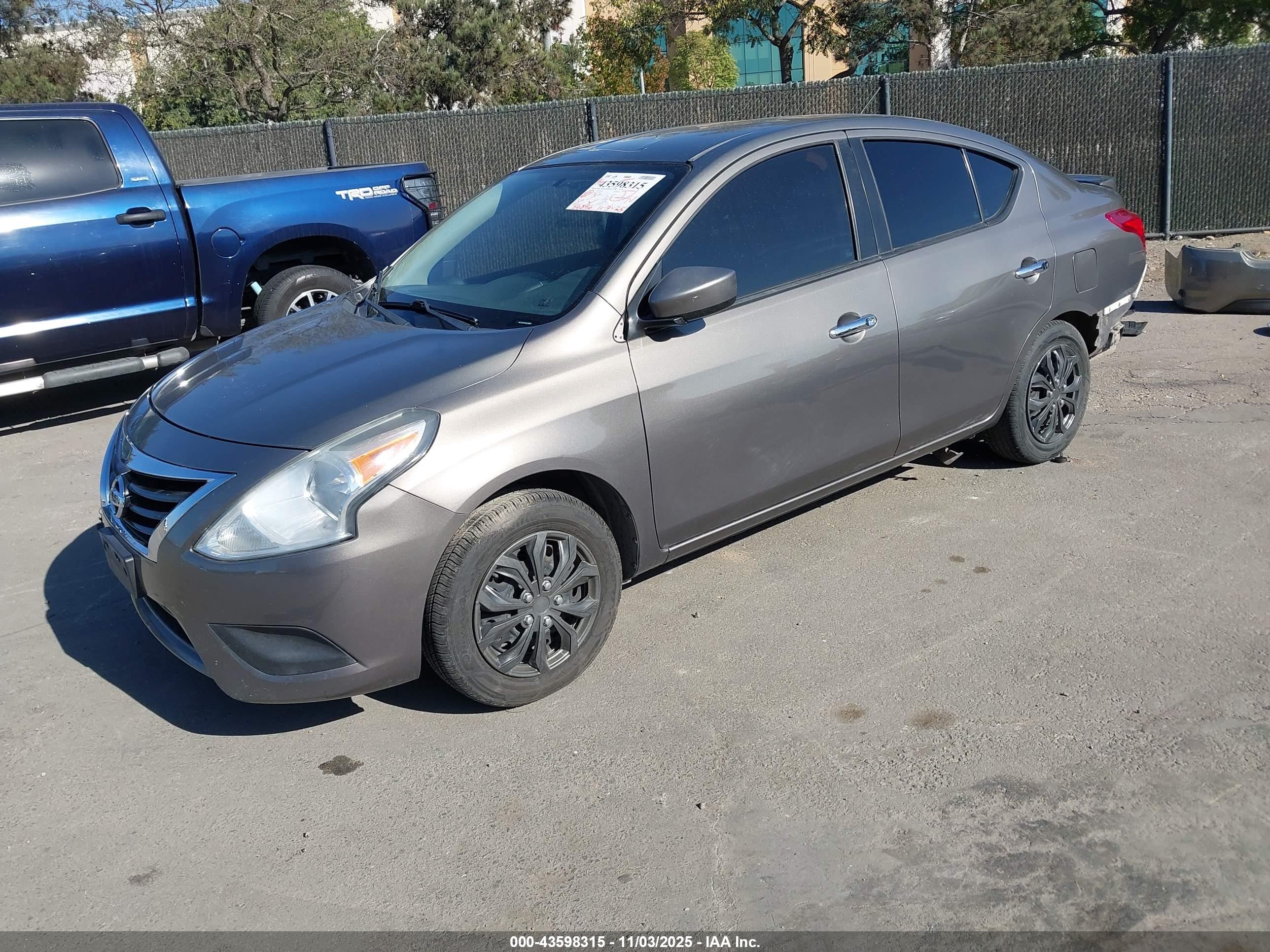 NISSAN VERSA image 2