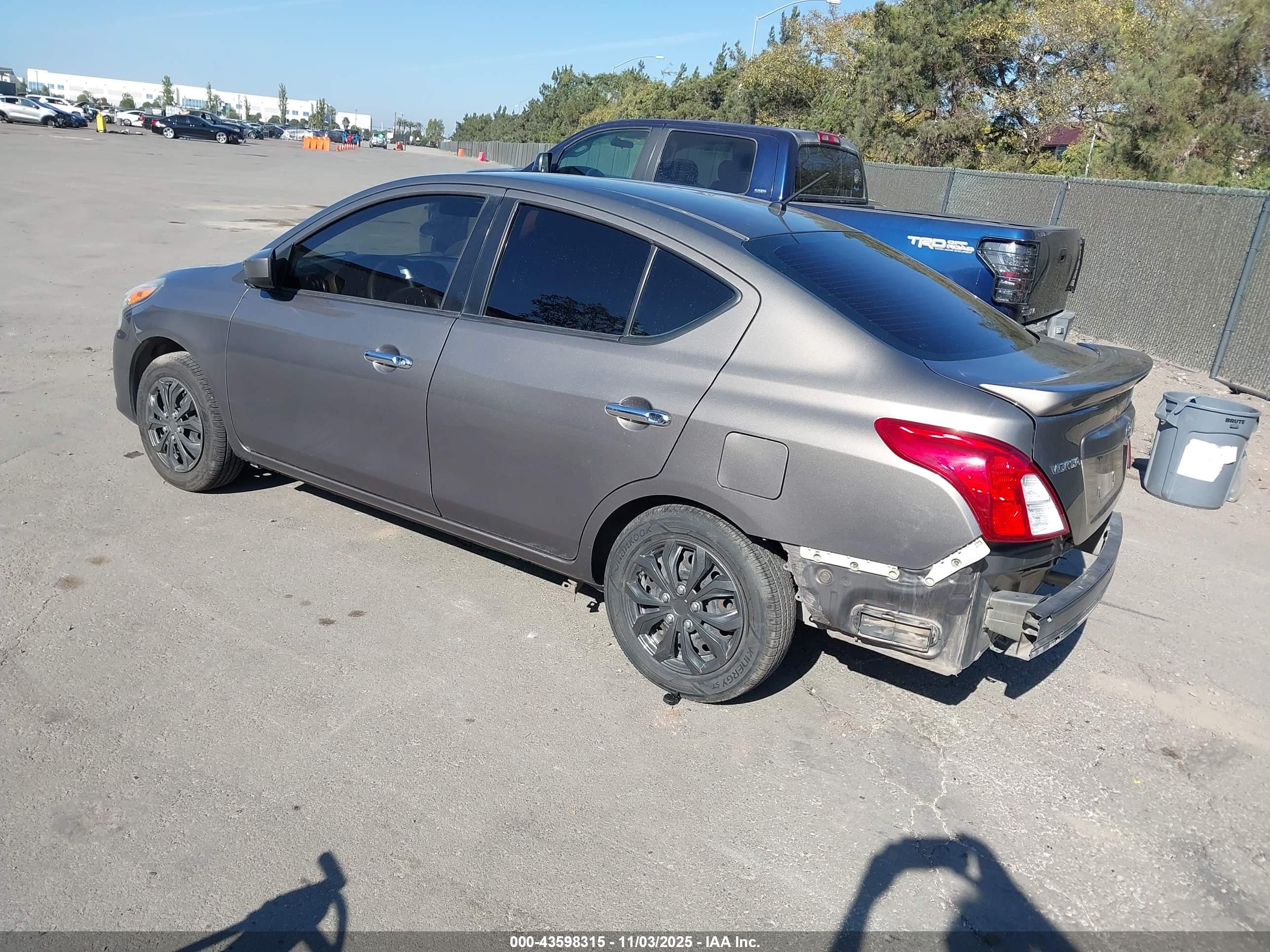 NISSAN VERSA image 3
