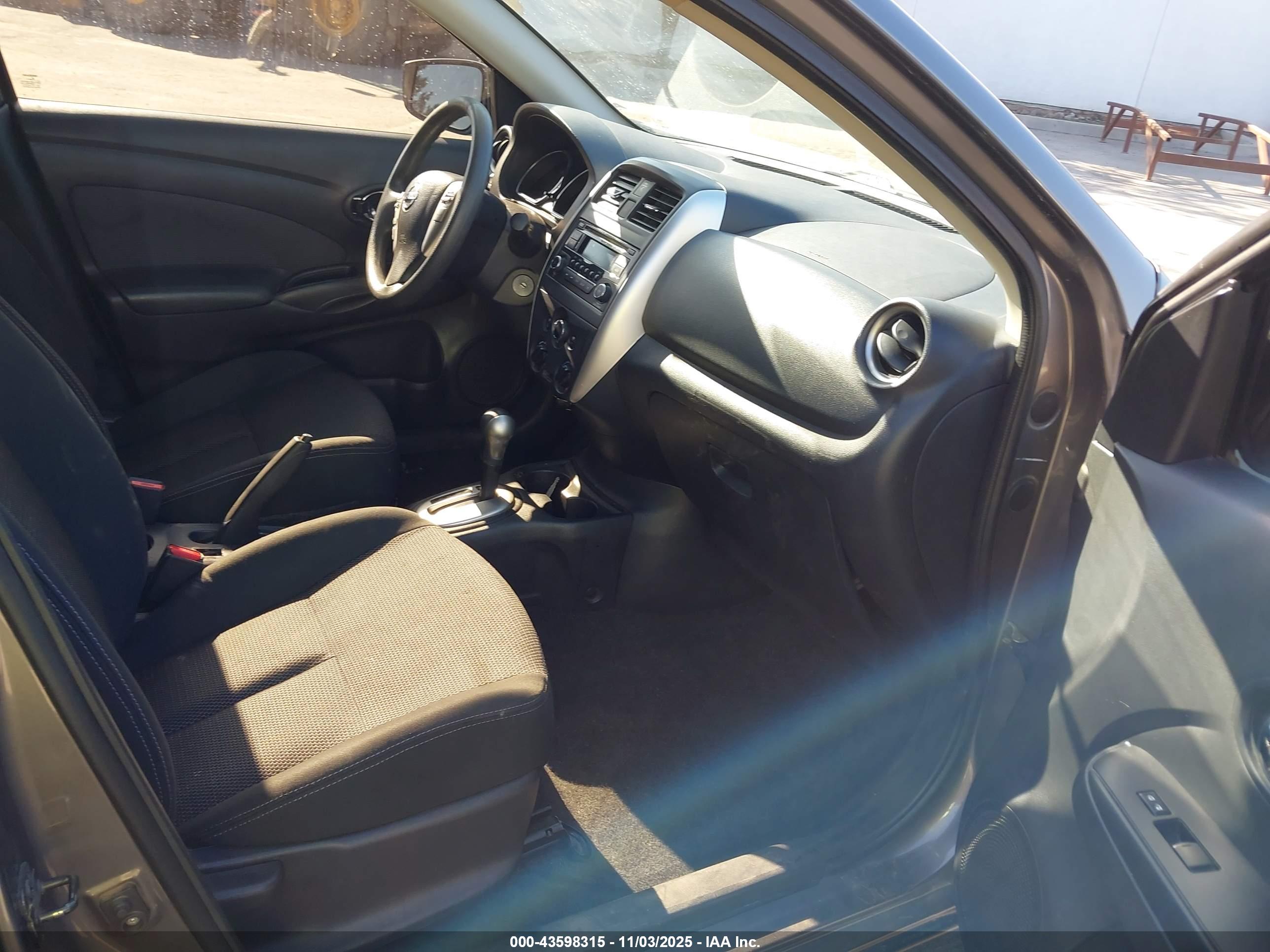 NISSAN VERSA image 5