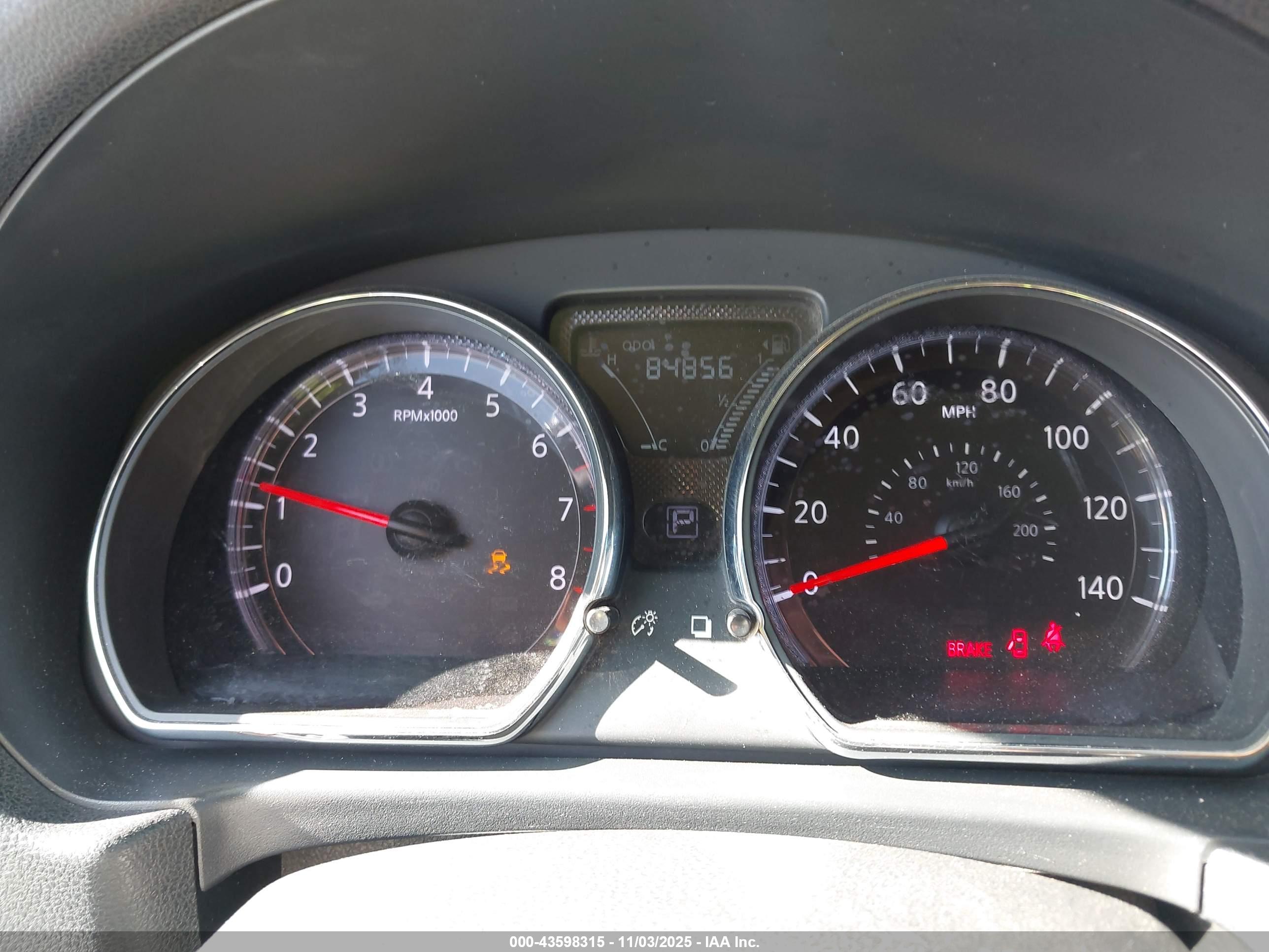 NISSAN VERSA image 7
