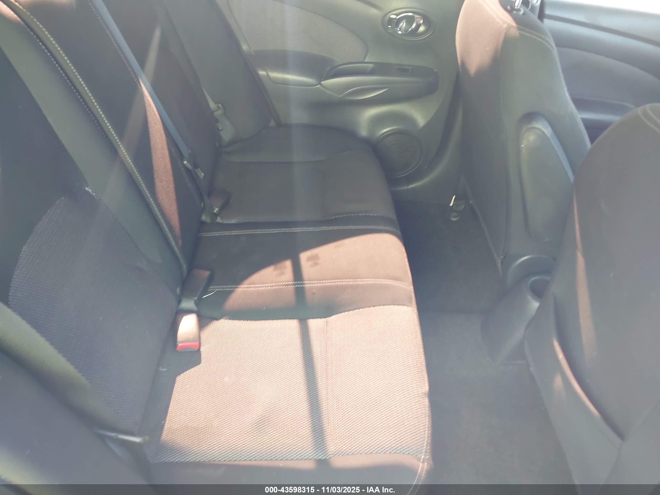 NISSAN VERSA image 8
