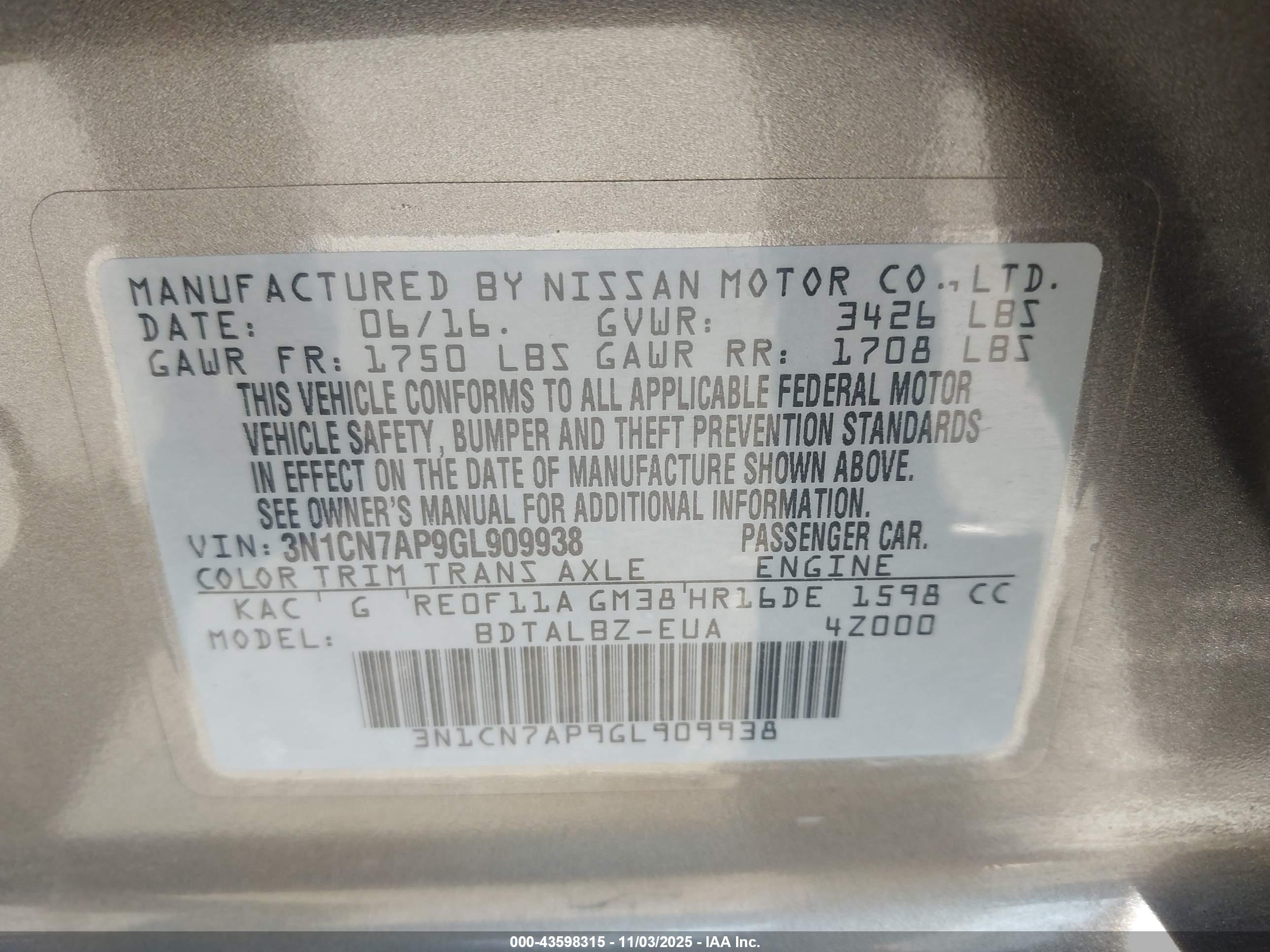 NISSAN VERSA image 9