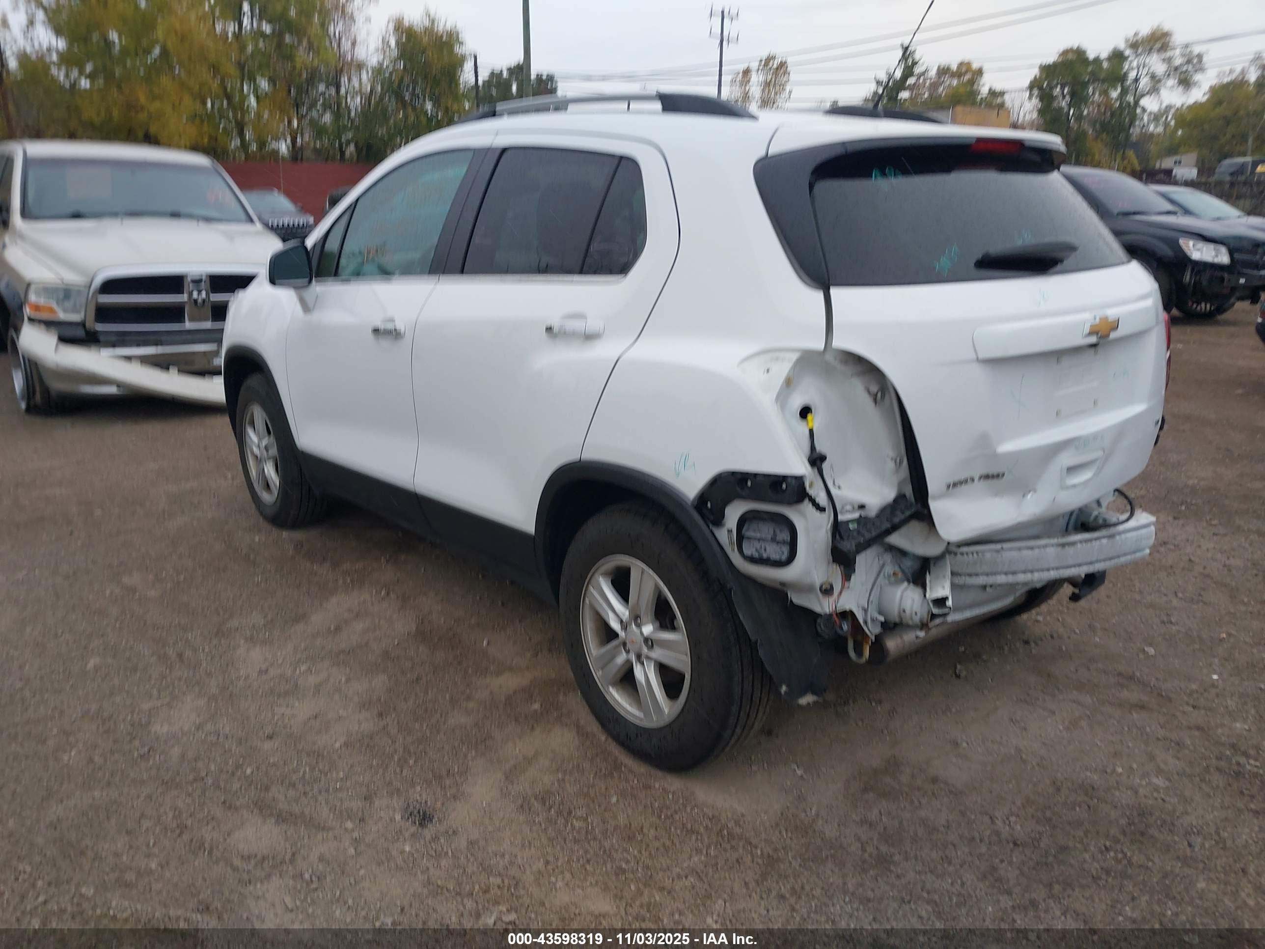 CHEVROLET TRAX image 3