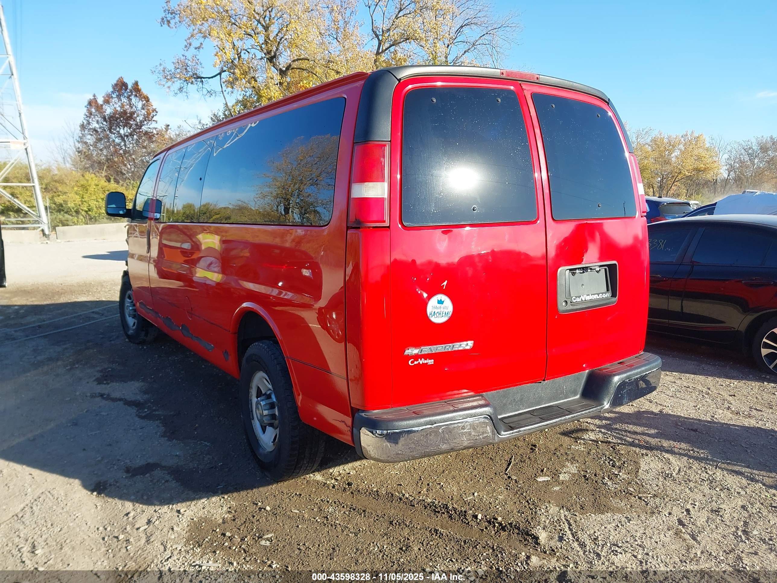 CHEVROLET EXPRESS image 3