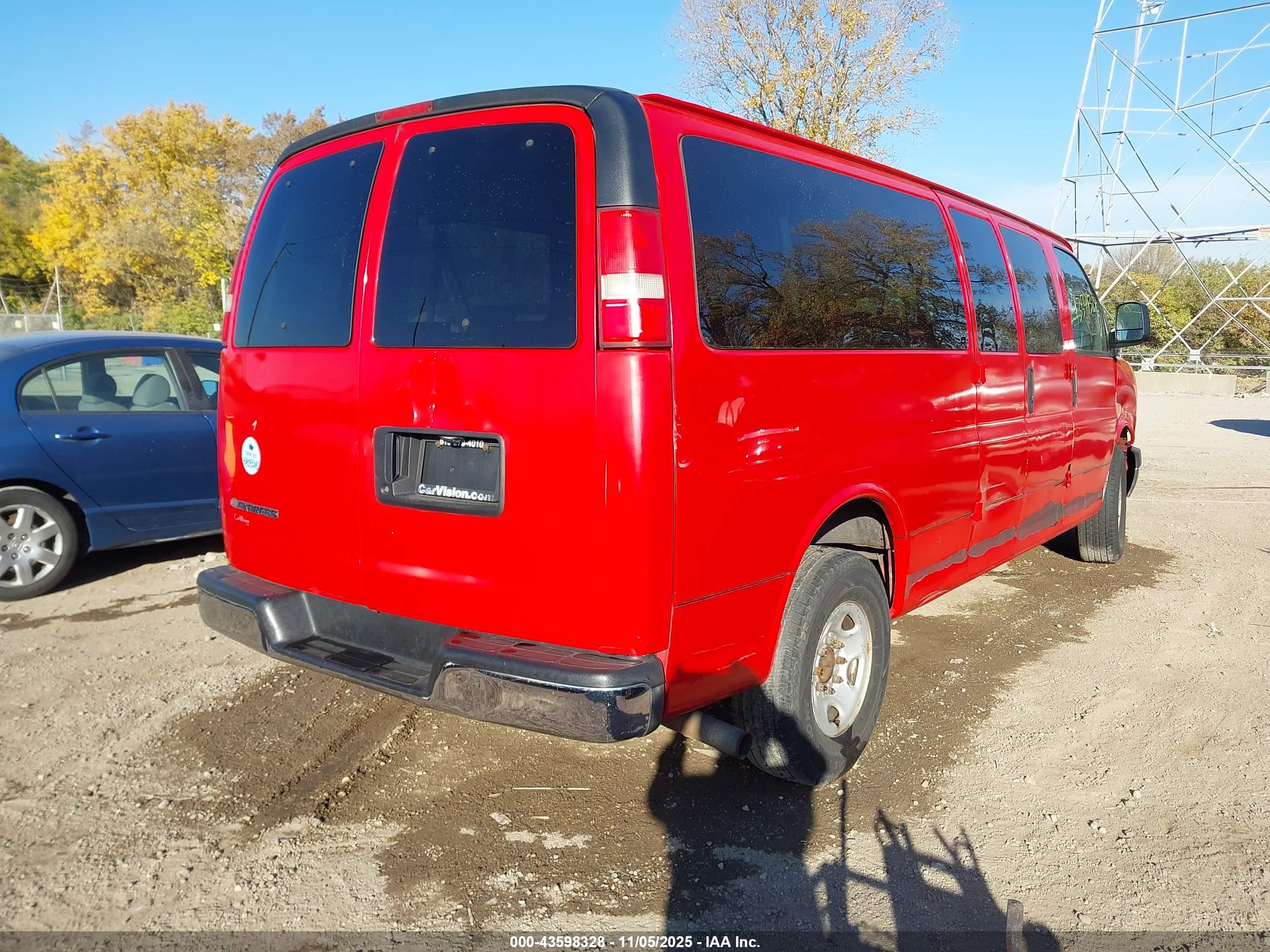 CHEVROLET EXPRESS image 4