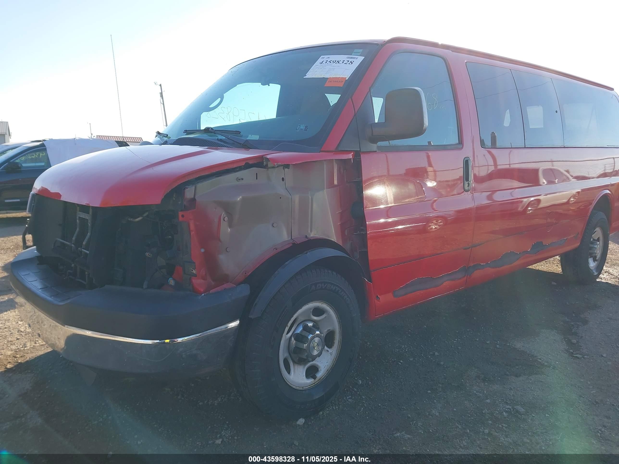 CHEVROLET EXPRESS image 6