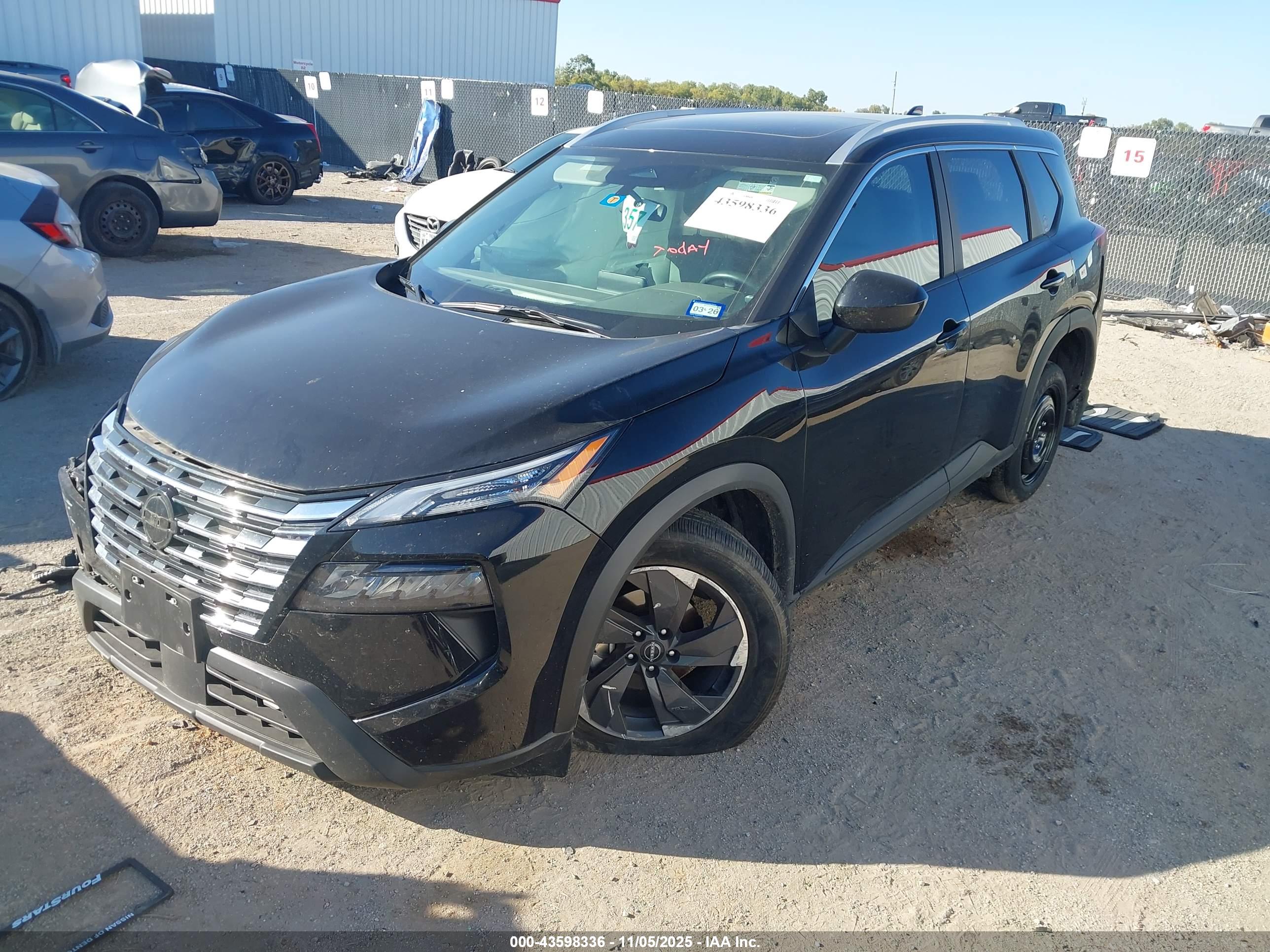 NISSAN ROGUE image 2