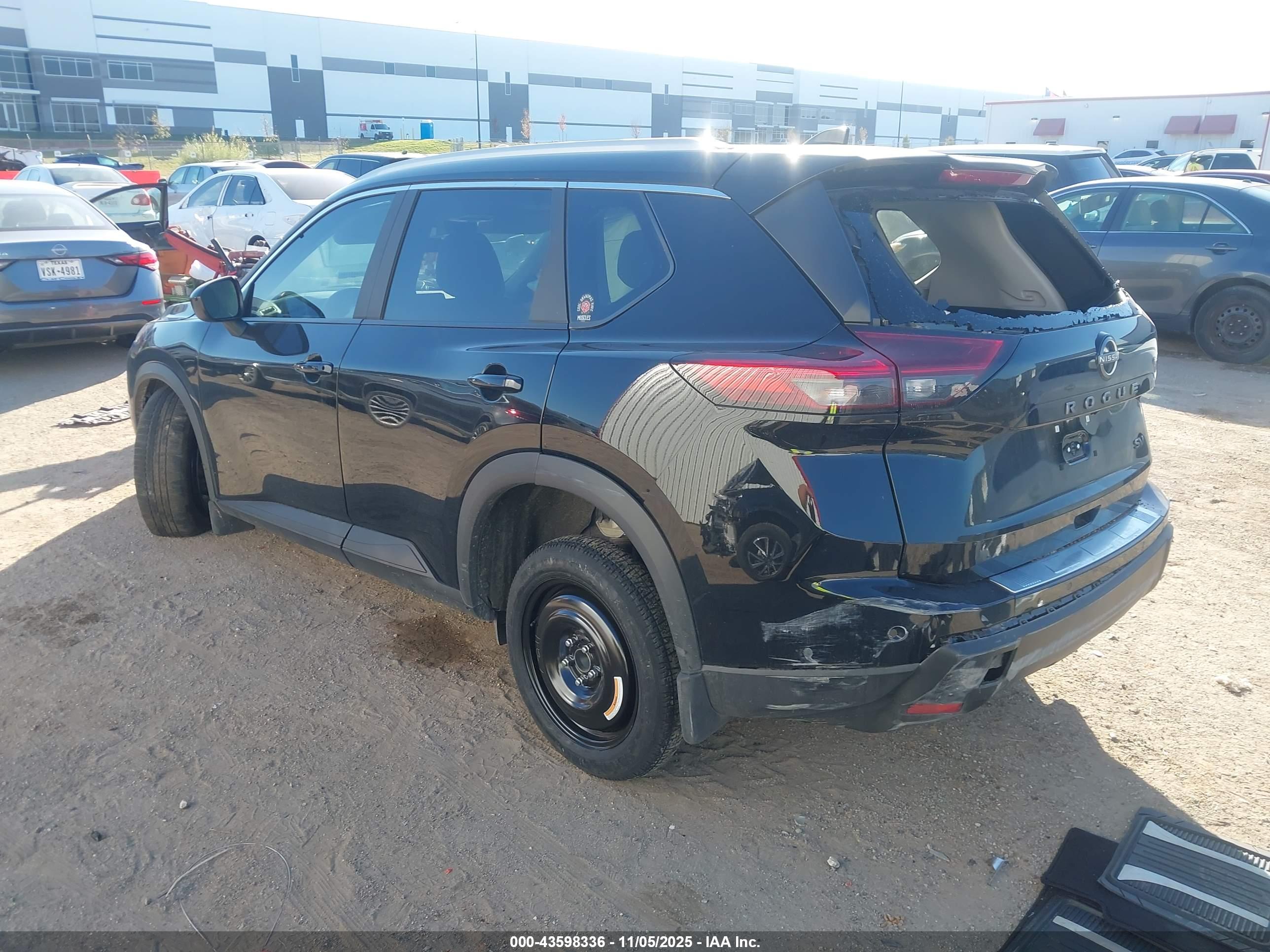 NISSAN ROGUE image 3