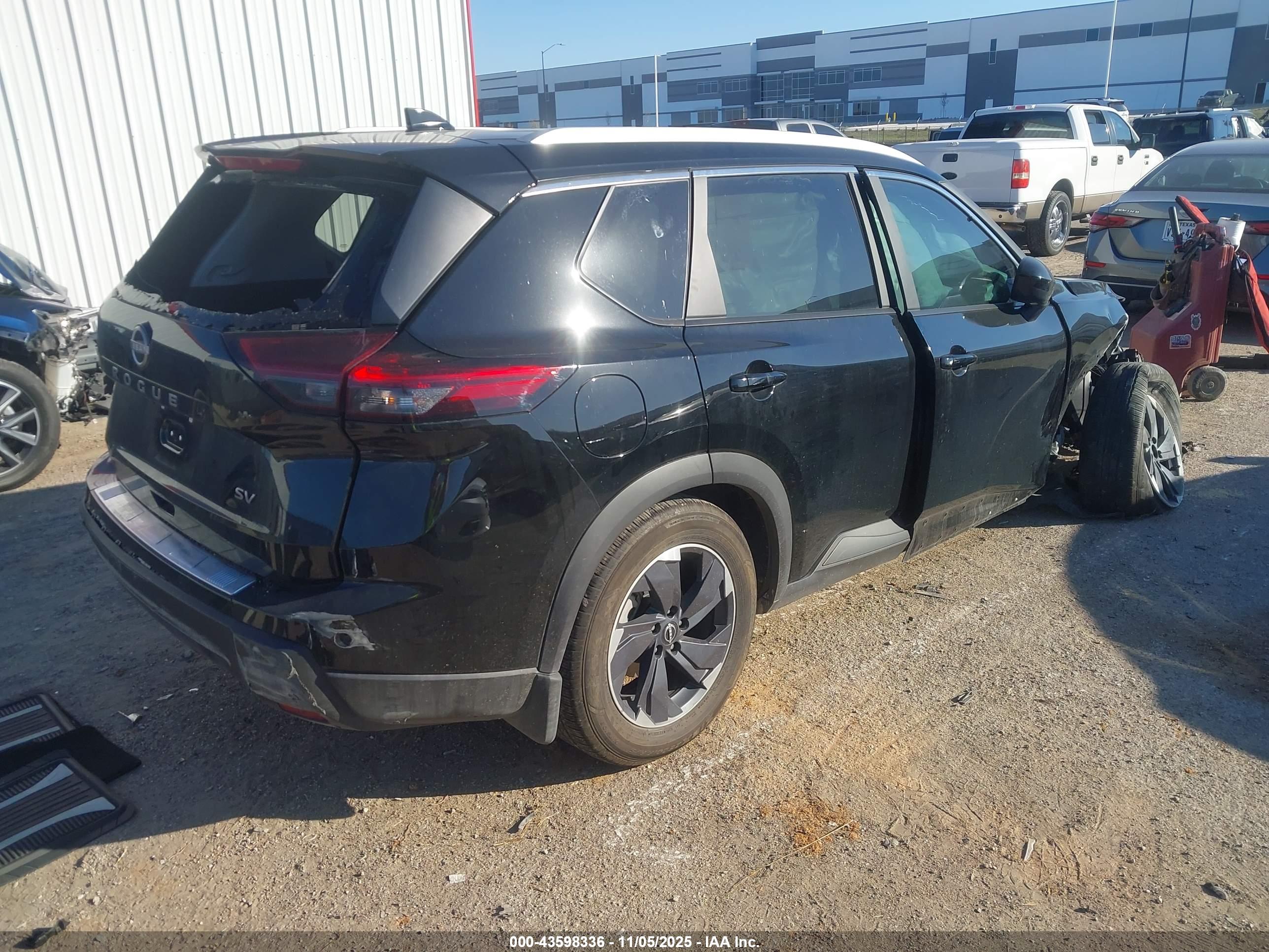 NISSAN ROGUE image 4
