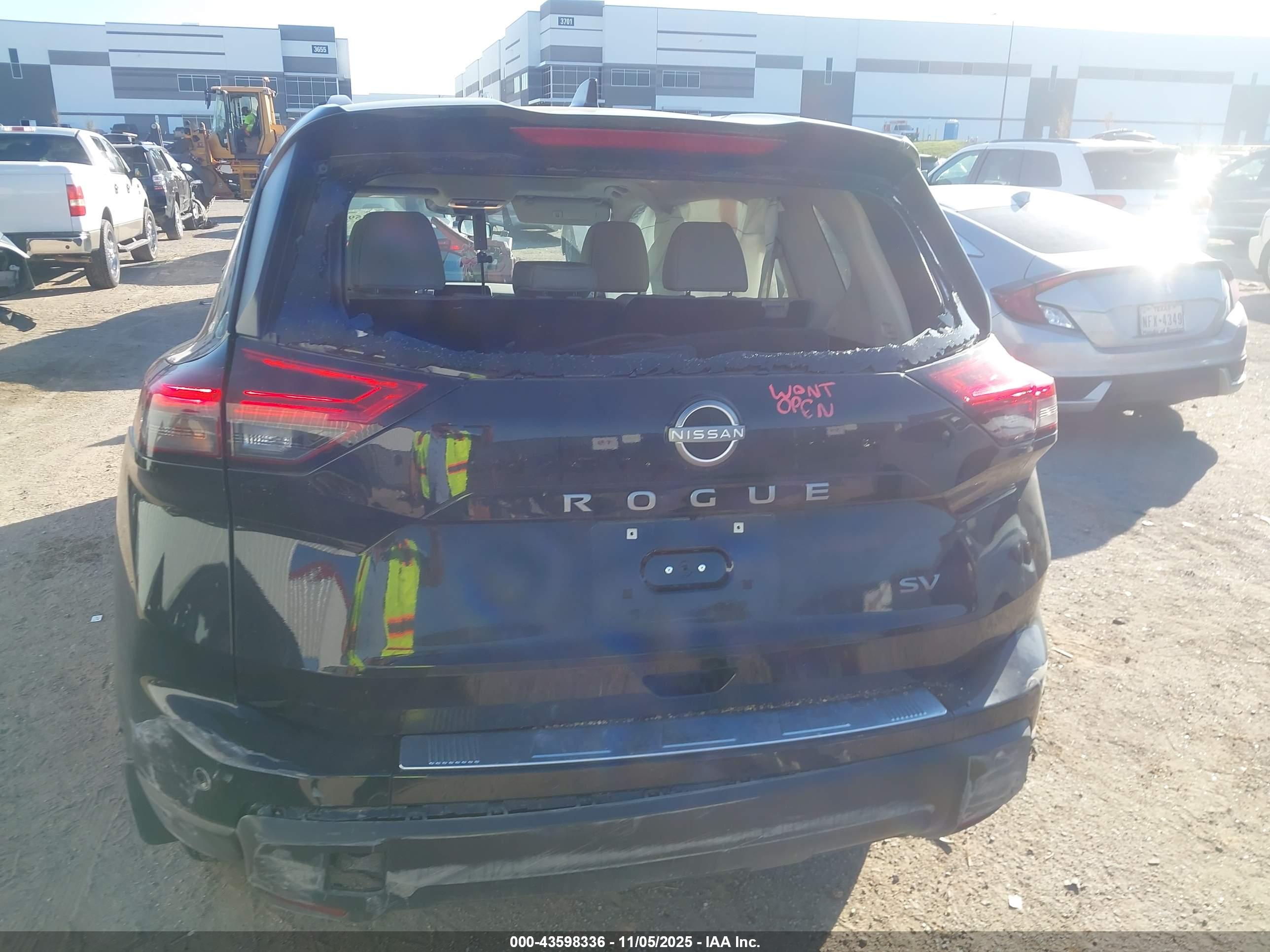 NISSAN ROGUE image 6