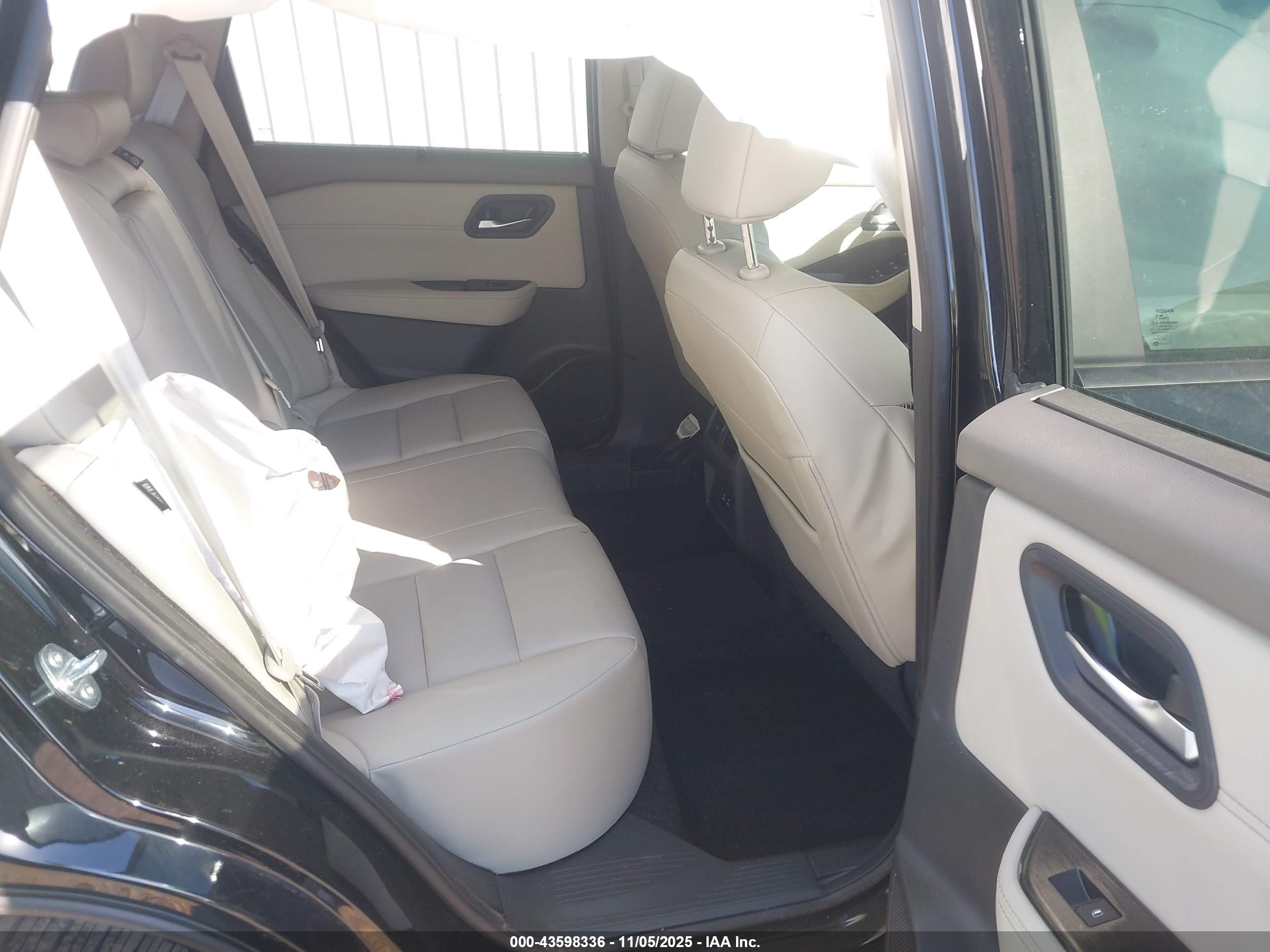 NISSAN ROGUE image 8