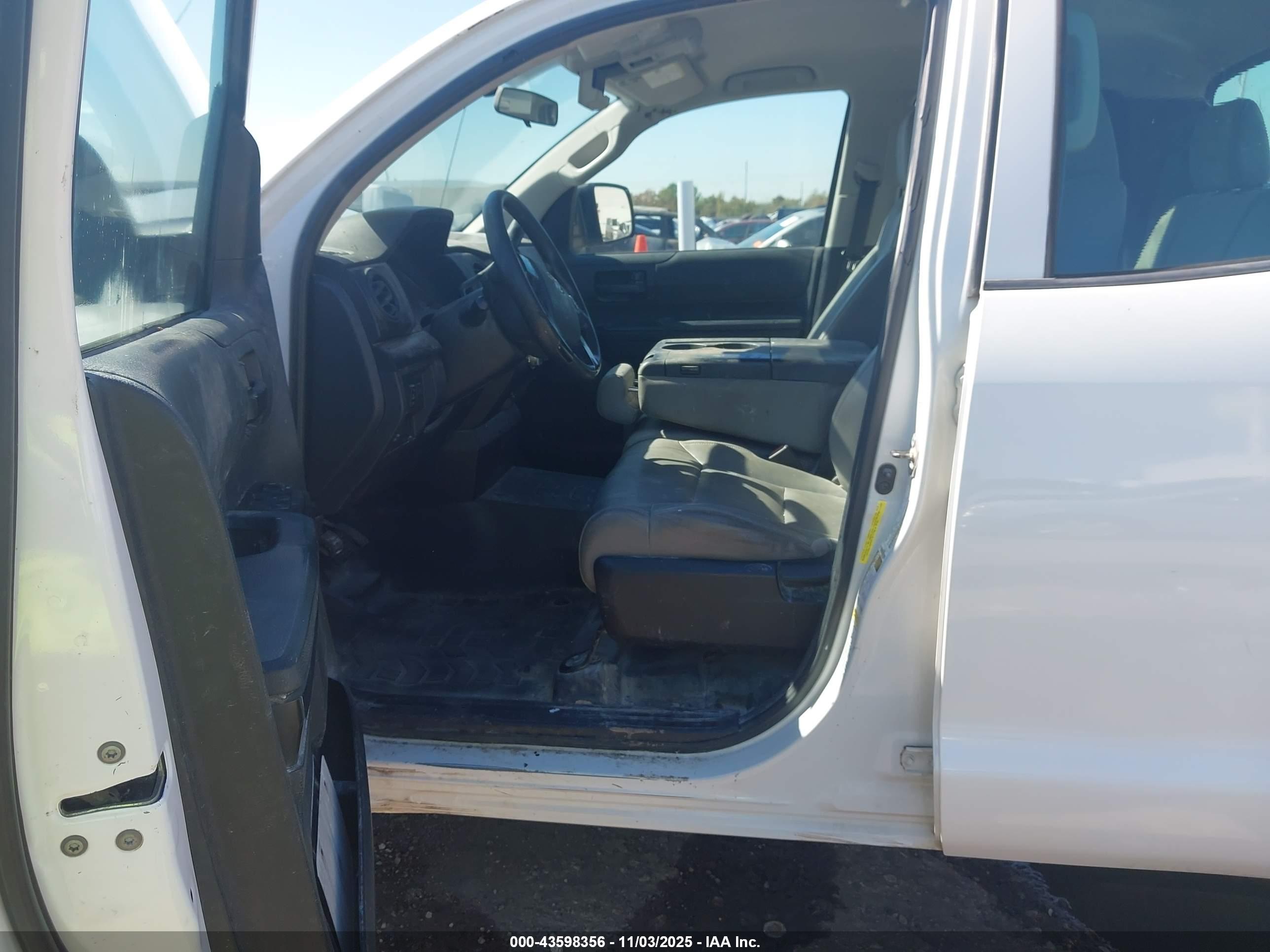 TOYOTA TUNDRA image 5