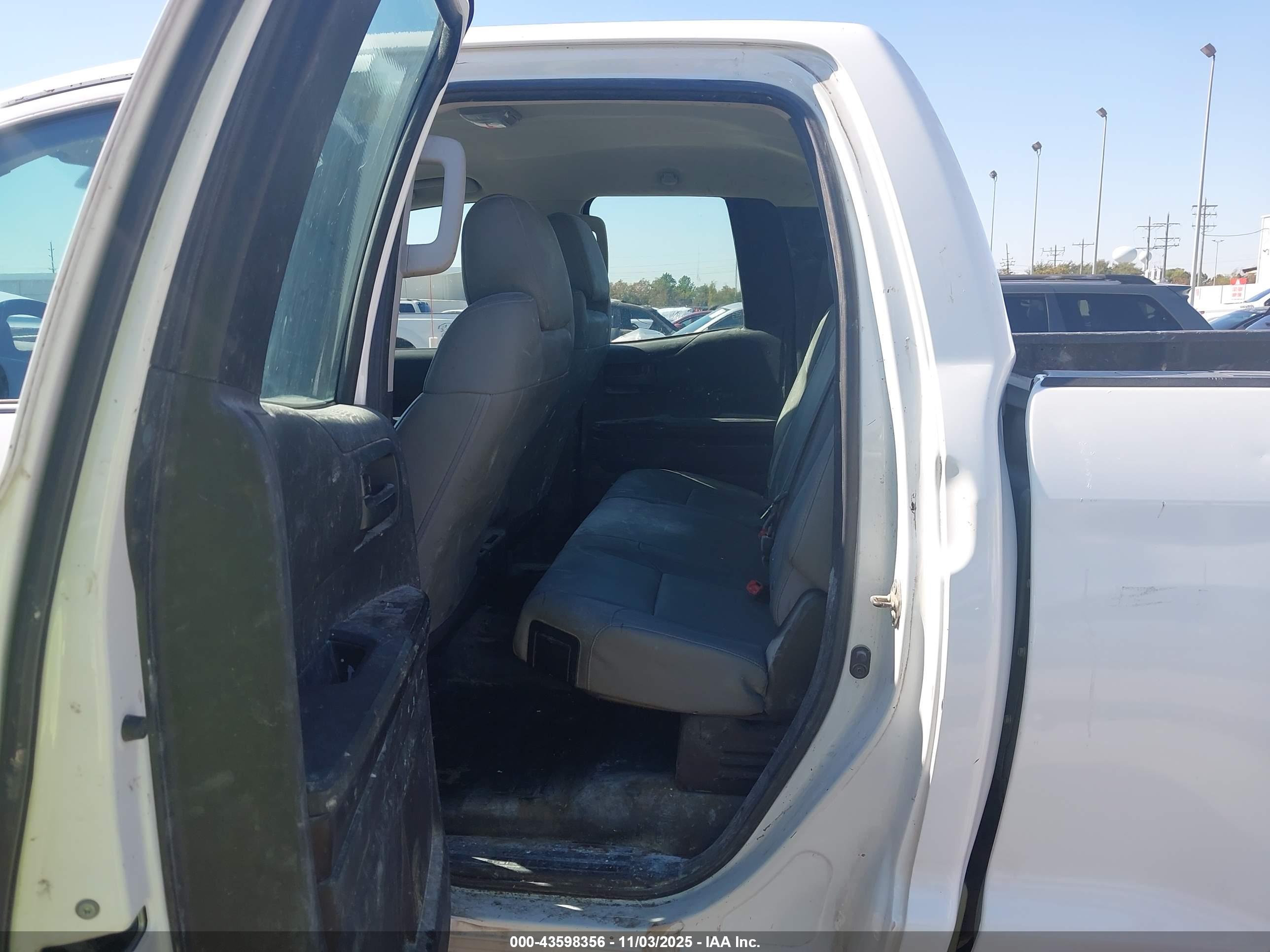 TOYOTA TUNDRA image 8
