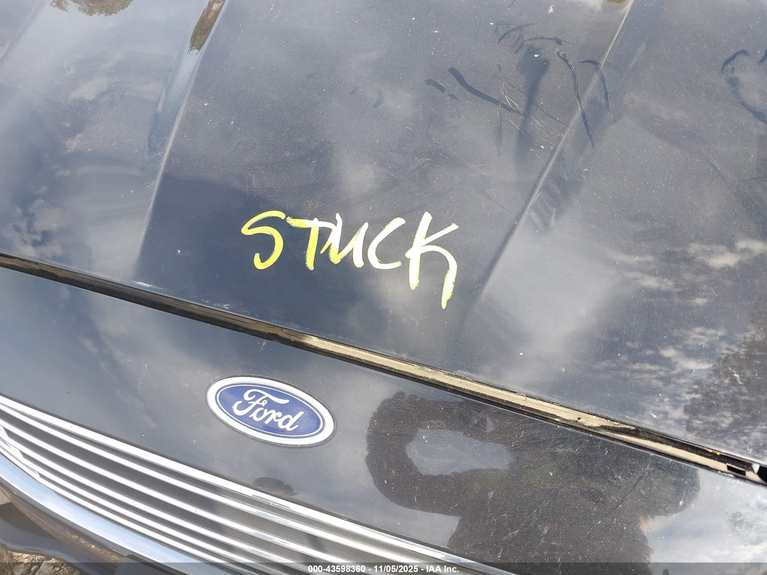 FORD FUSION image 10
