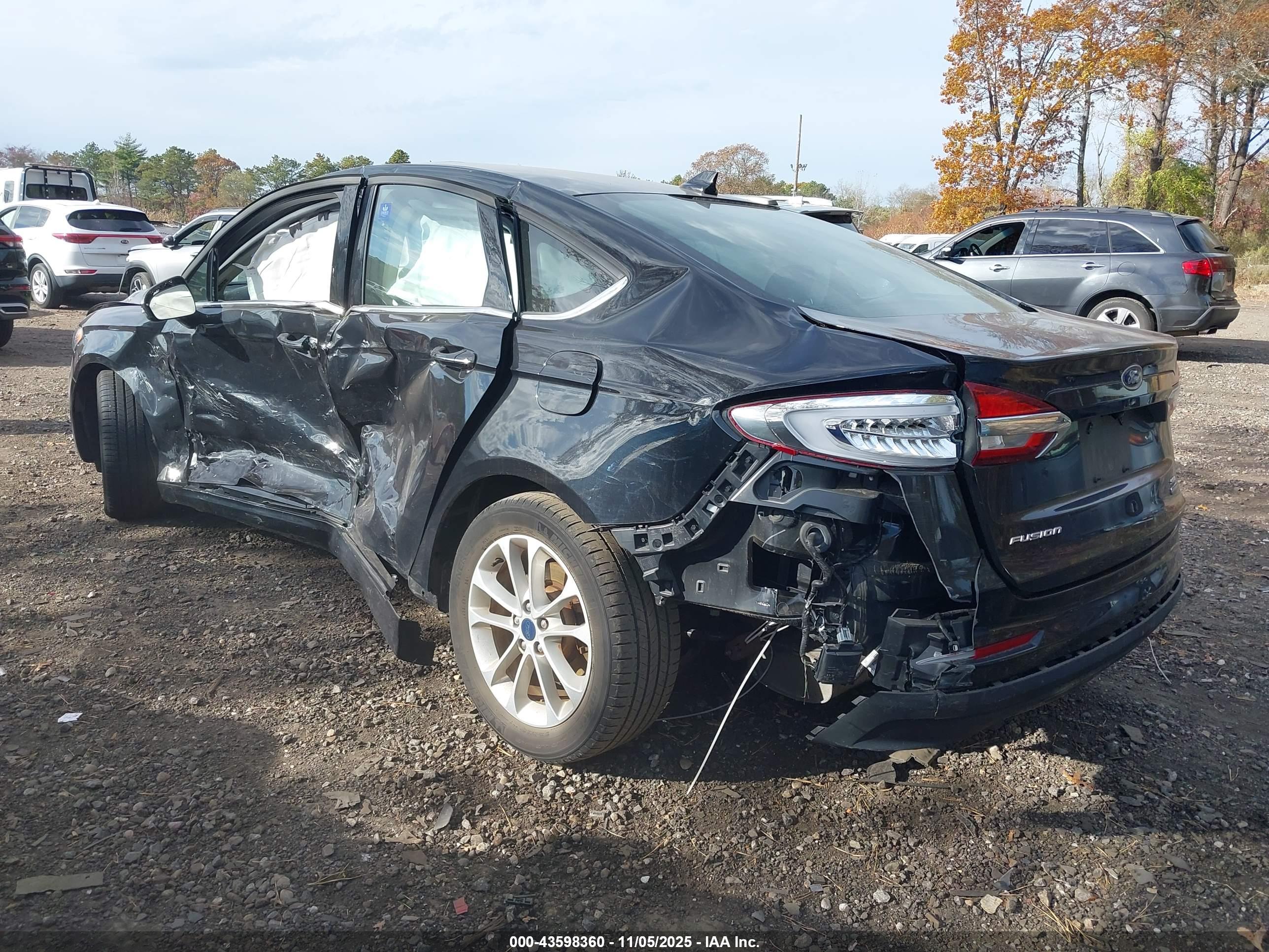 FORD FUSION image 3