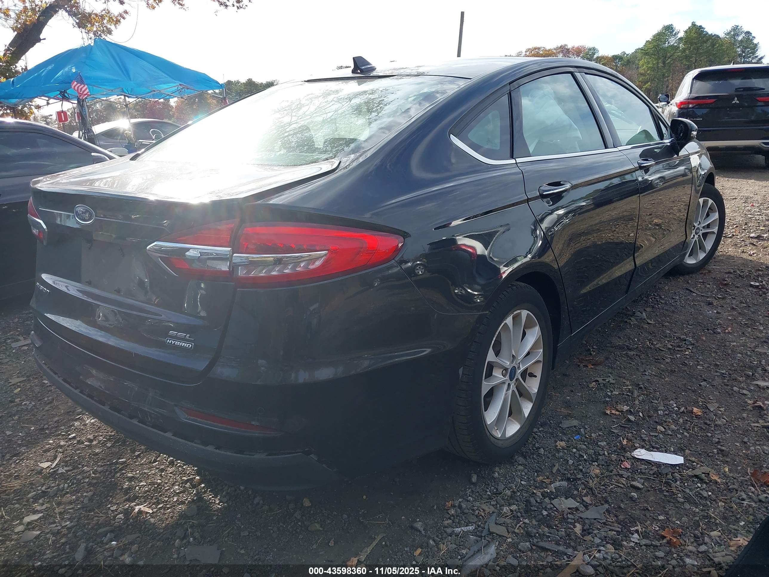 FORD FUSION image 4