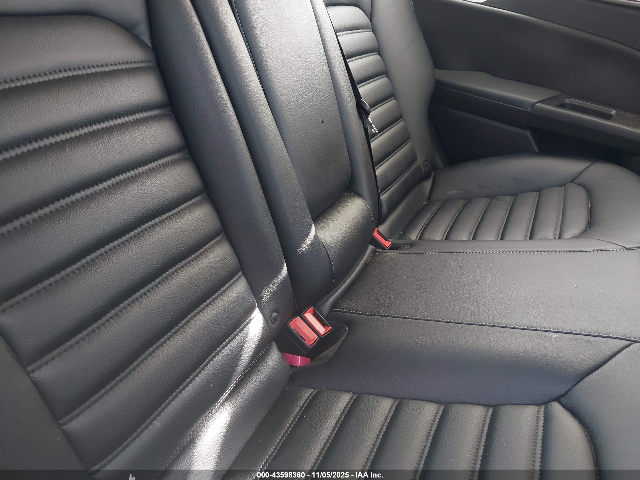 FORD FUSION image 8