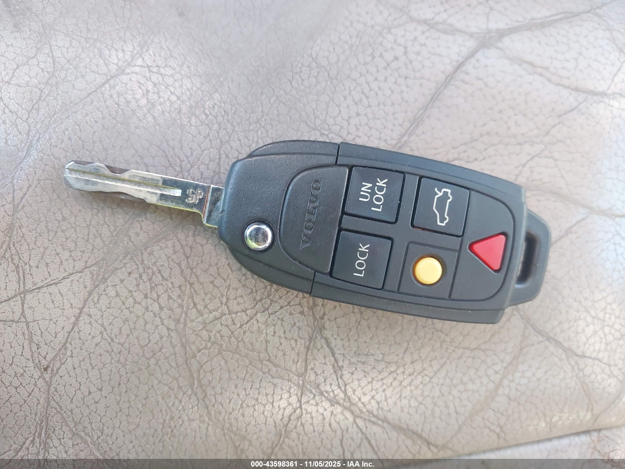 VOLVO S60 image 11