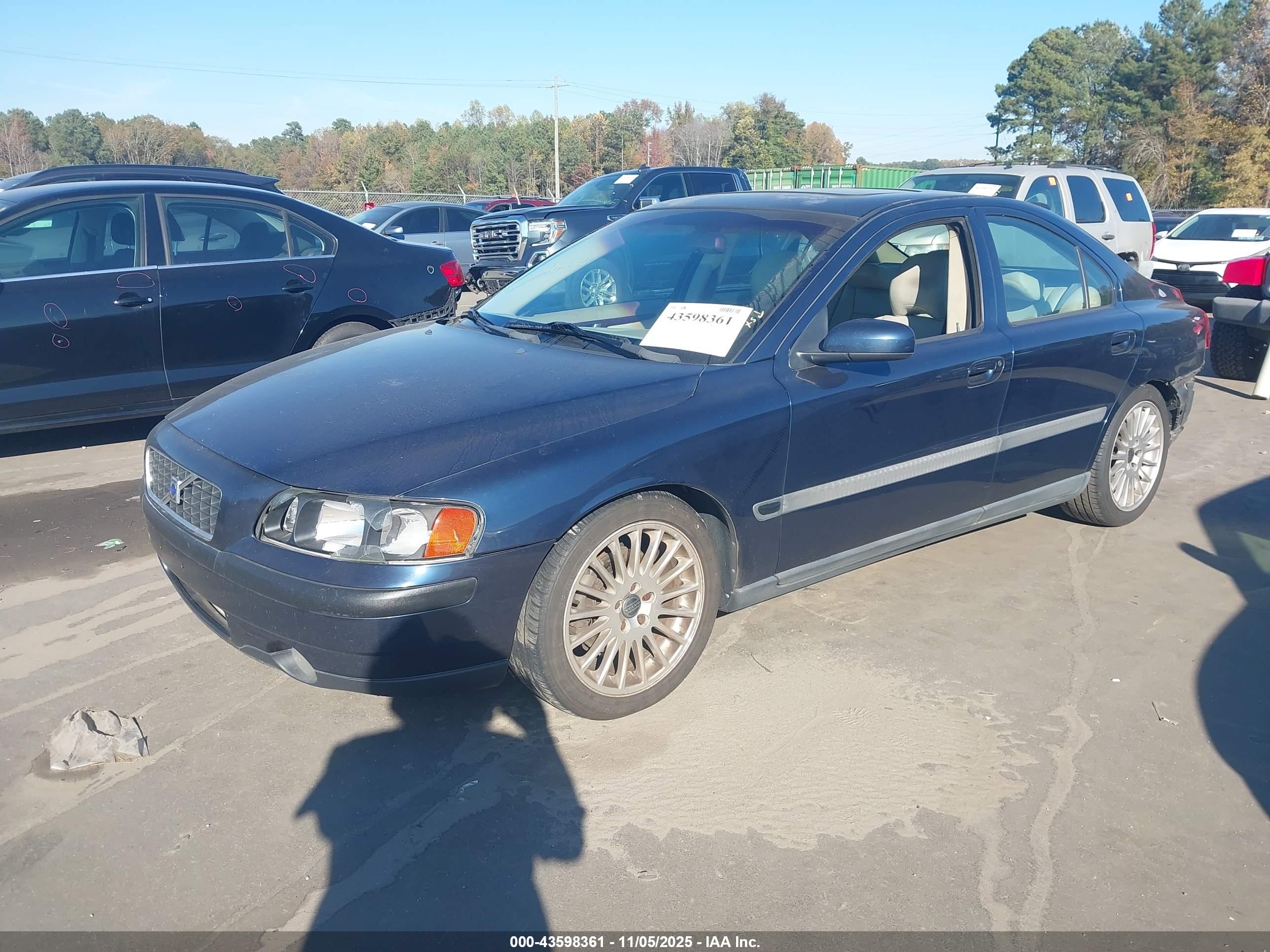 VOLVO S60 image 2
